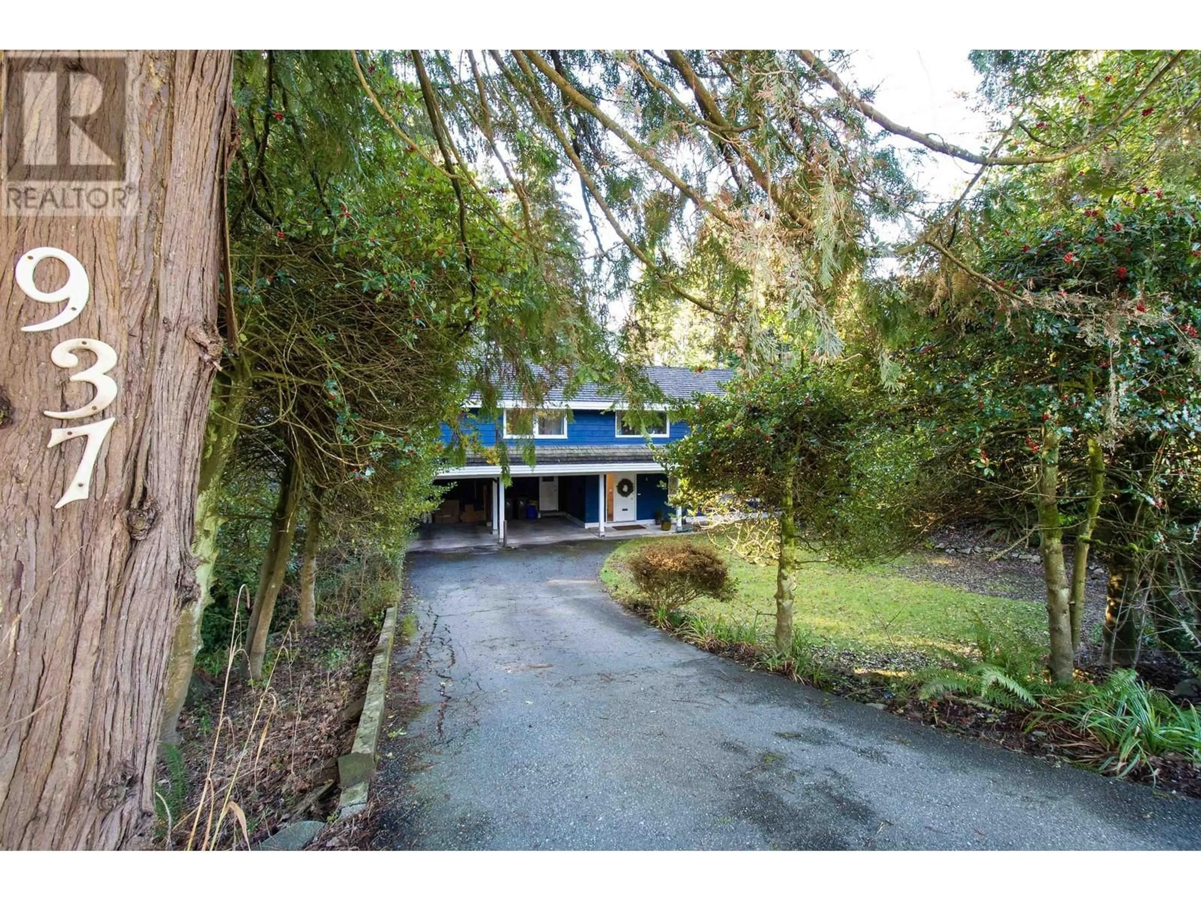 A pic from outside/outdoor area/front of a property/back of a property/a pic from drone, street for 937 MONTROYAL BOULEVARD, North Vancouver British Columbia V7R2G9