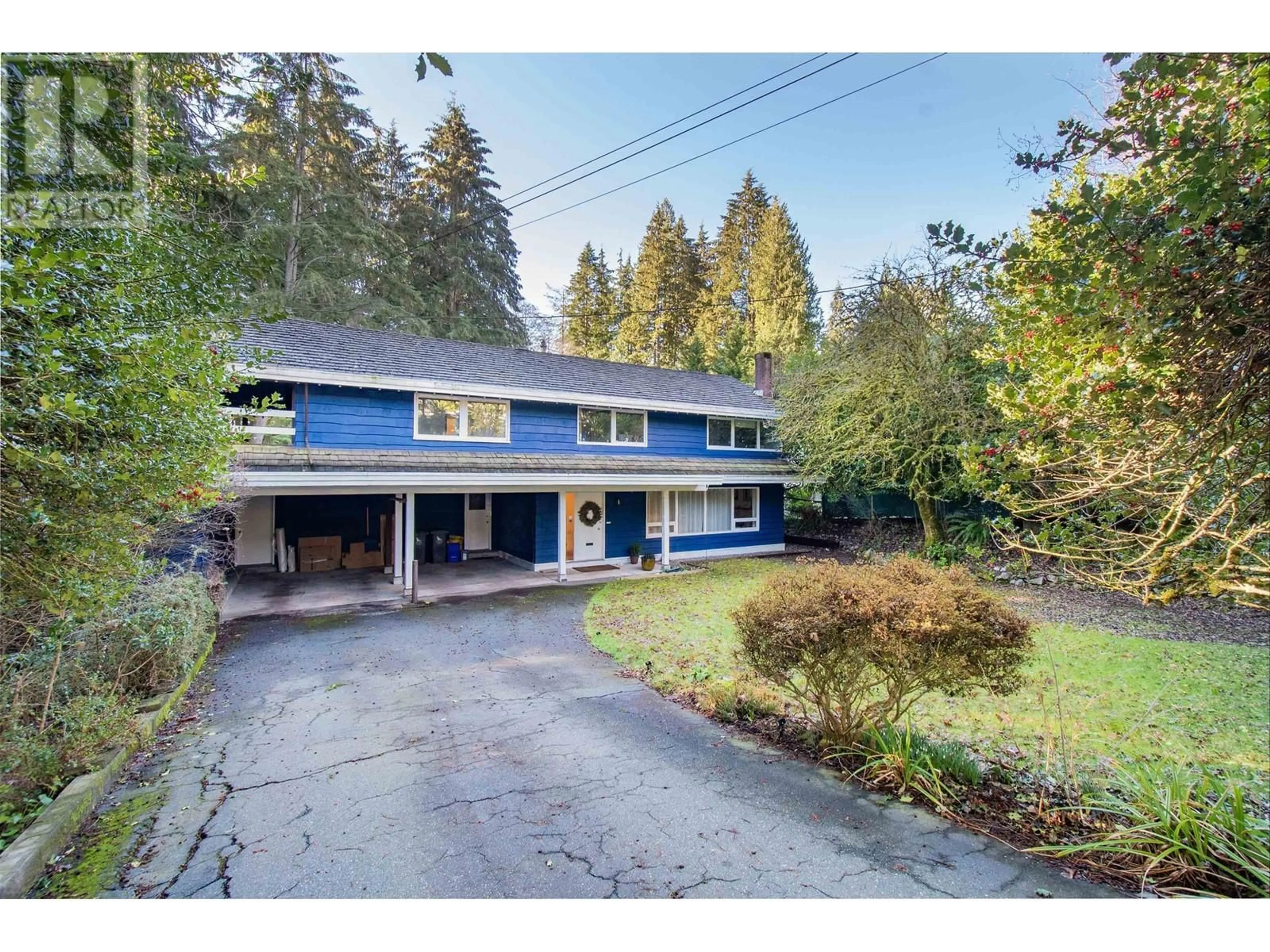 A pic from outside/outdoor area/front of a property/back of a property/a pic from drone, street for 937 MONTROYAL BOULEVARD, North Vancouver British Columbia V7R2G9