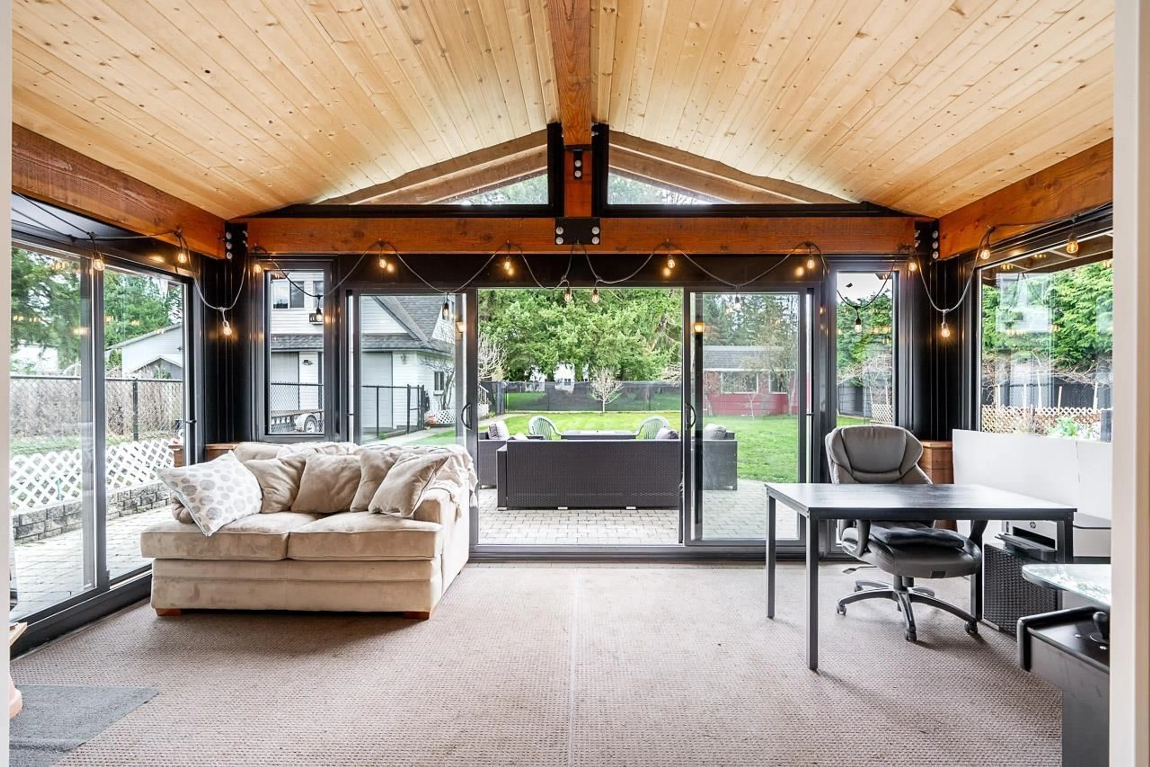 Living room with furniture, unknown for 20591 40, Langley British Columbia V3A2X5