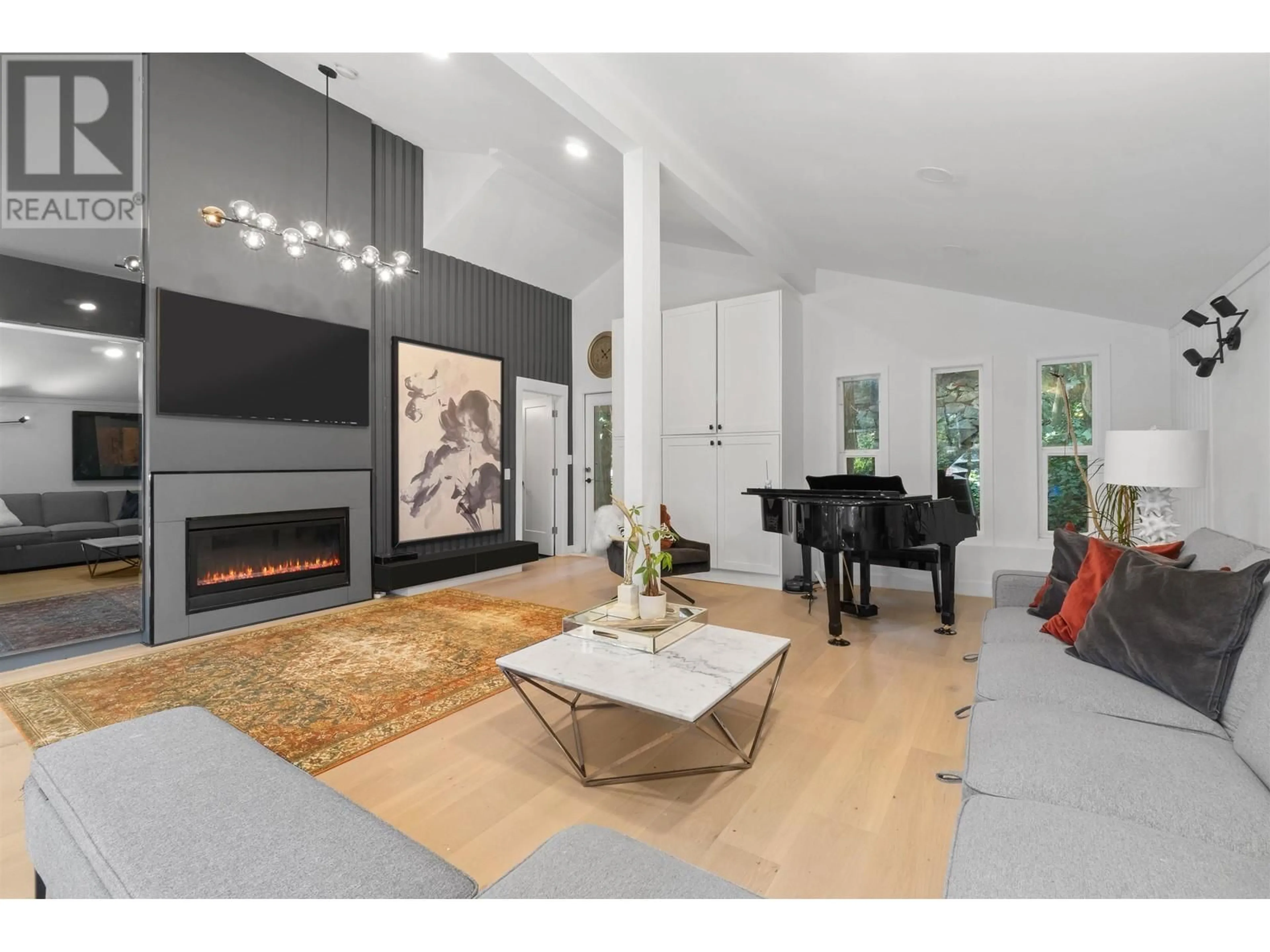 Living room with furniture, unknown for 615 KINGS ROAD, North Vancouver British Columbia V7N1J4