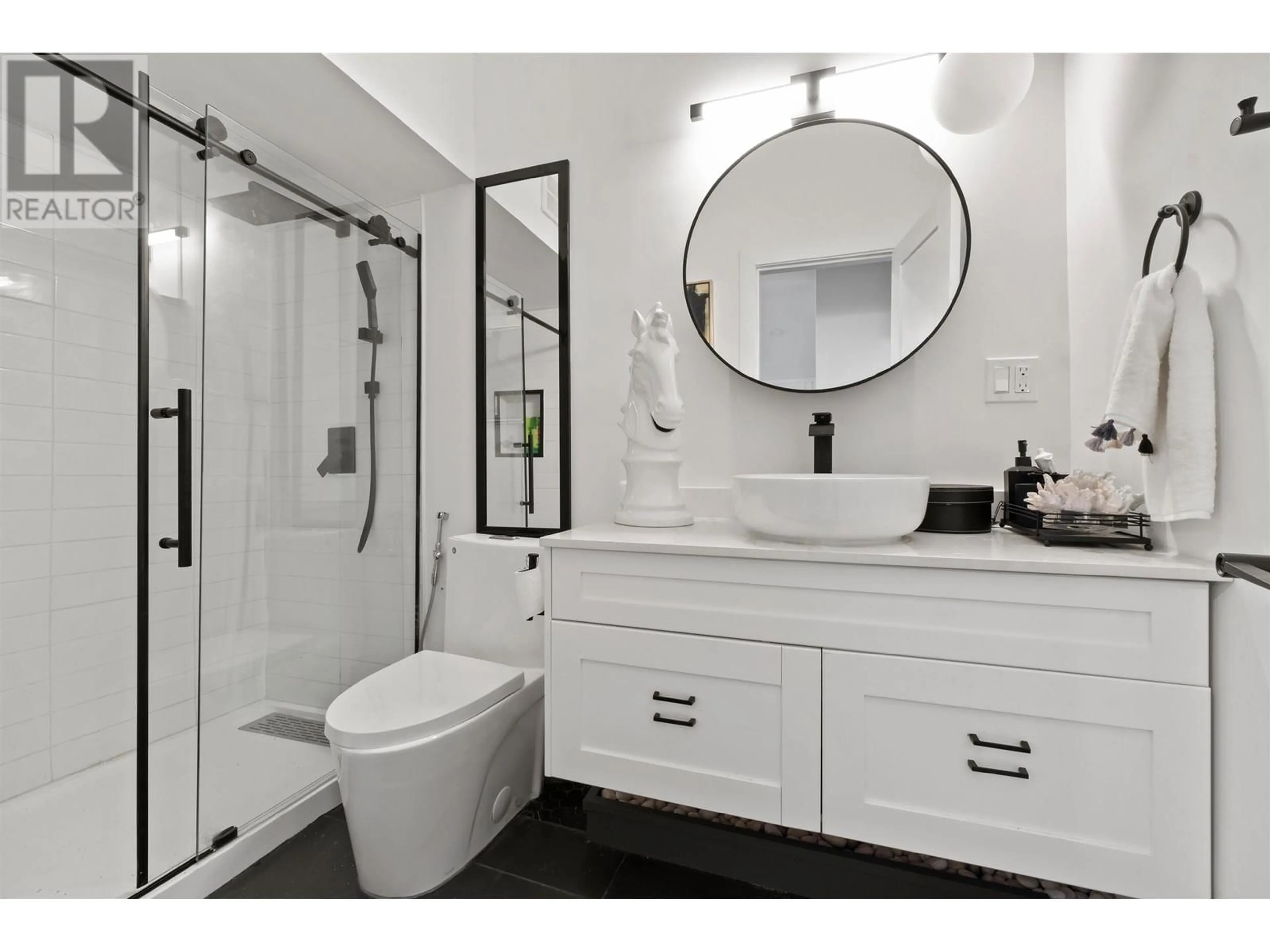 Contemporary bathroom, ceramic/tile floor for 615 KINGS ROAD, North Vancouver British Columbia V7N1J4