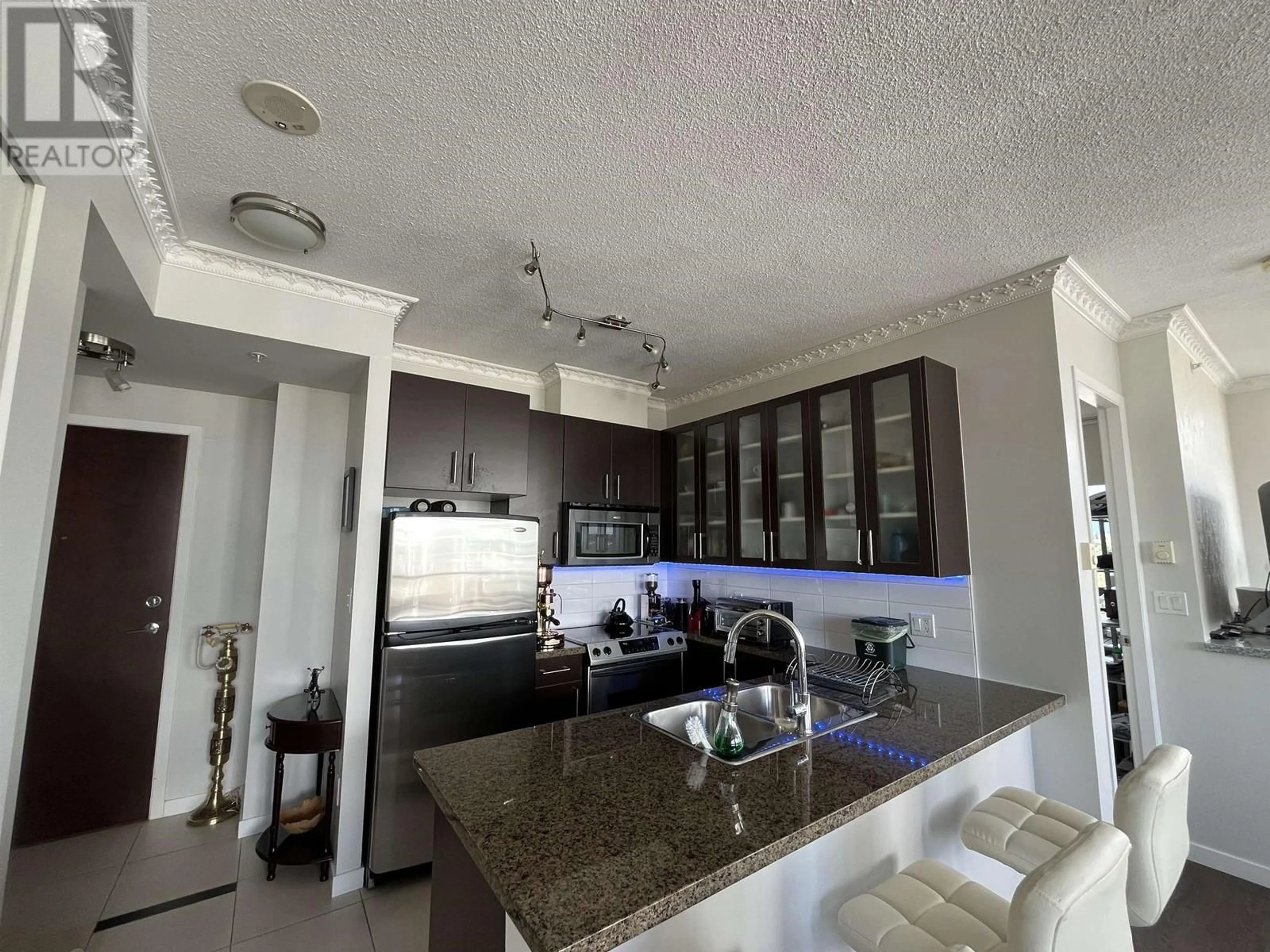 Open concept kitchen, unknown for 2003 - 4250 DAWSON STREET, Burnaby British Columbia V5C4B1