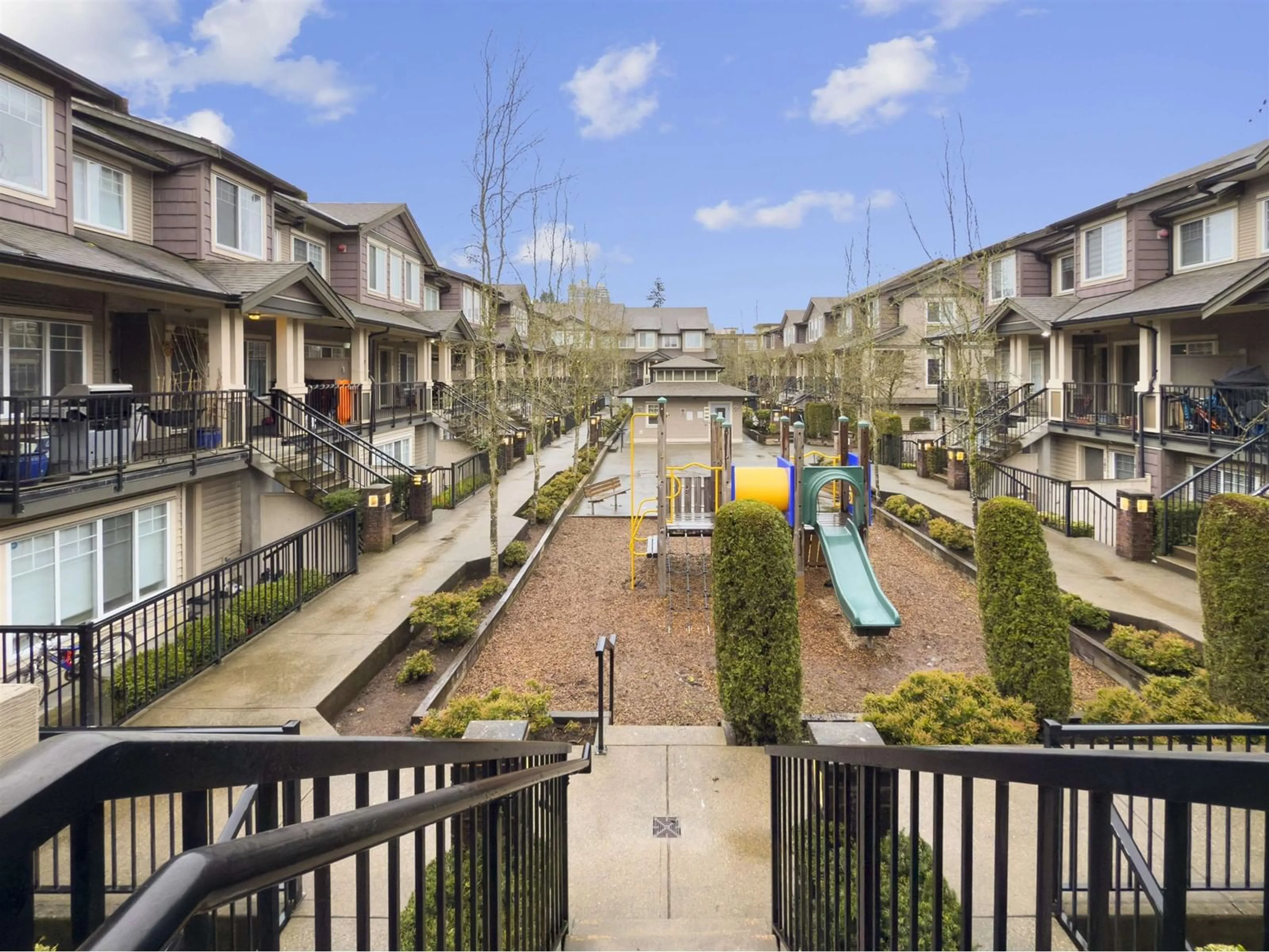 Patio, street for 210 - 13958 108, Surrey British Columbia V3T0B4