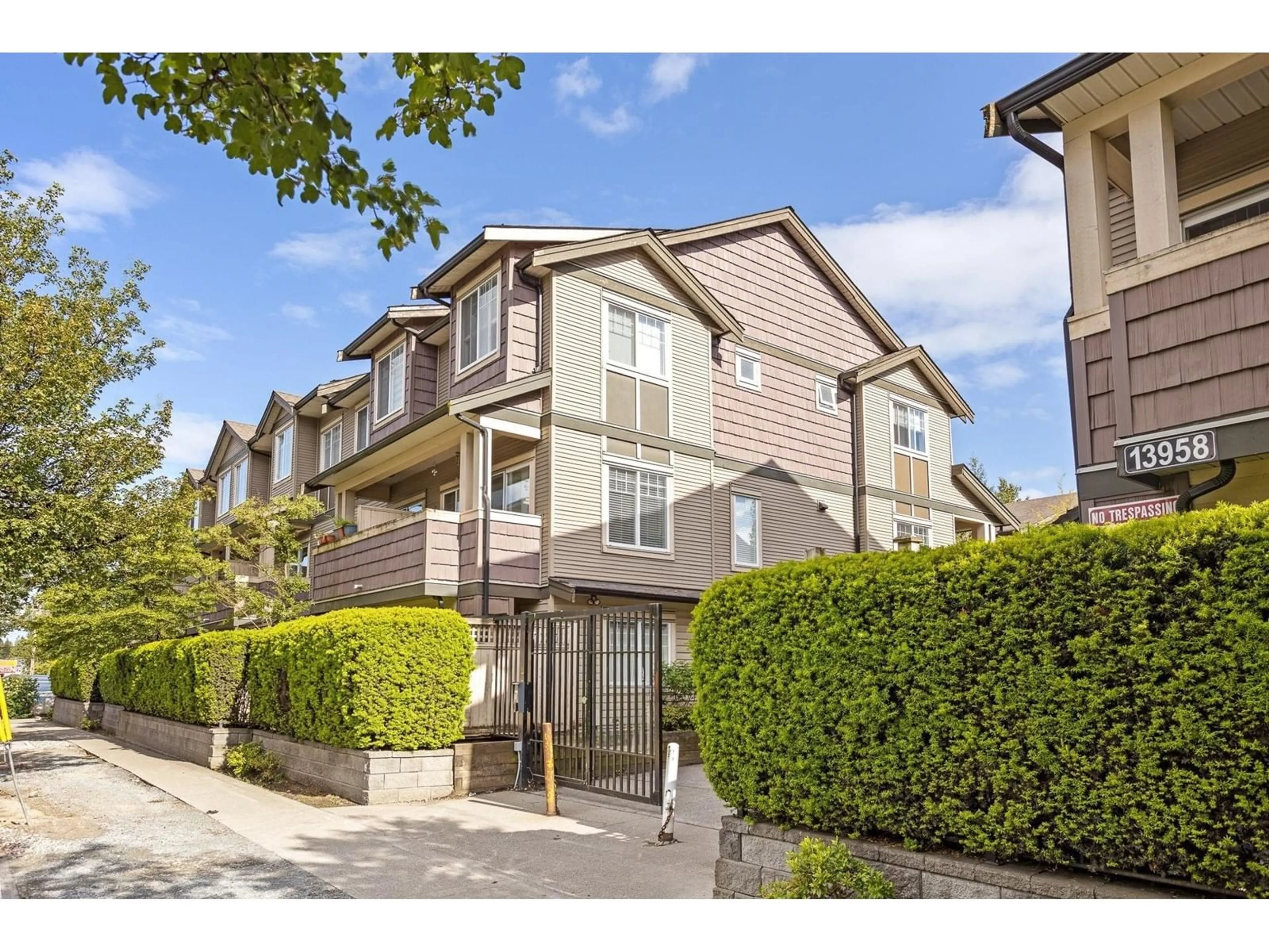 Patio, street for 210 - 13958 108, Surrey British Columbia V3T0B4