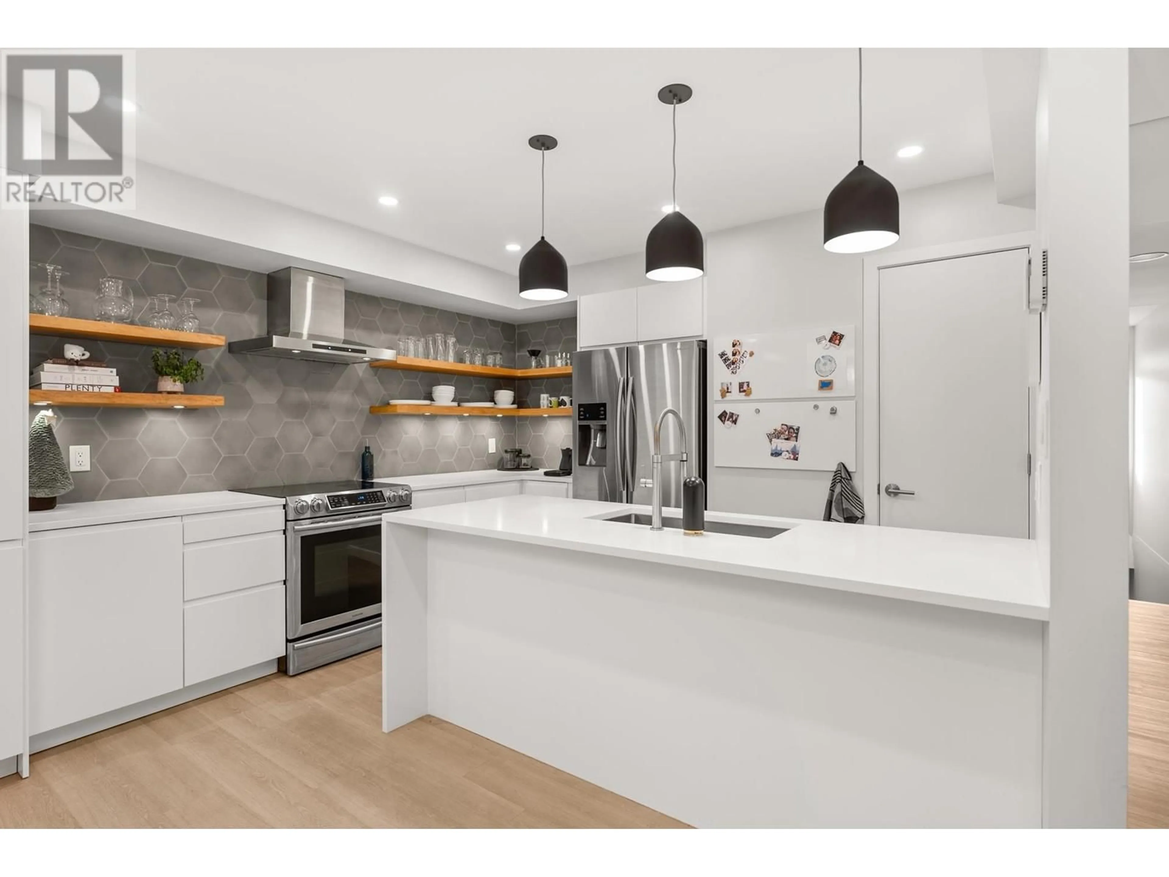 Open concept kitchen, unknown for 150 18TH STREET, North Vancouver British Columbia V7M1W4