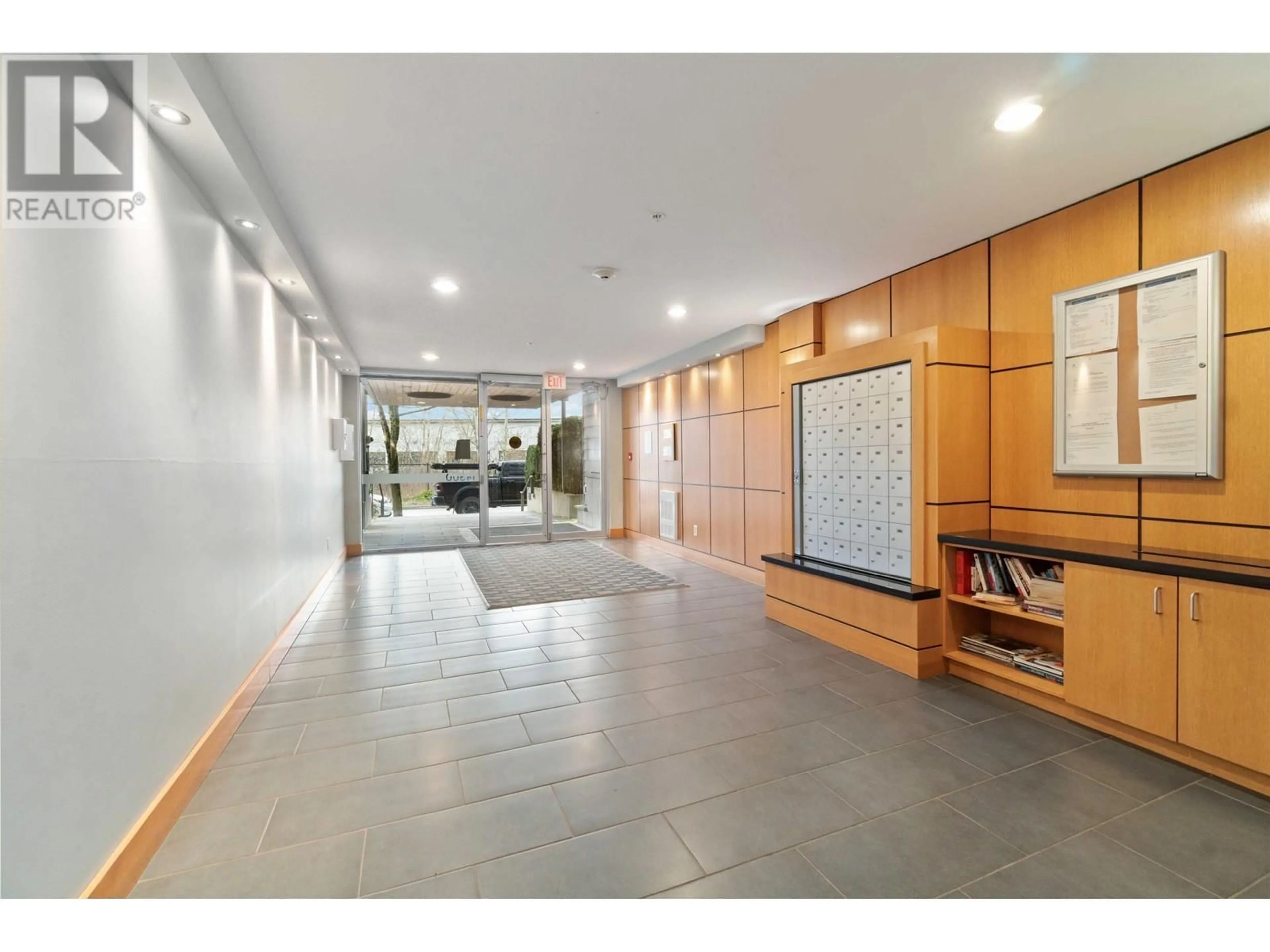 Indoor foyer for 201 - 14300 RIVERPORT WAY, Richmond British Columbia V6W0A4