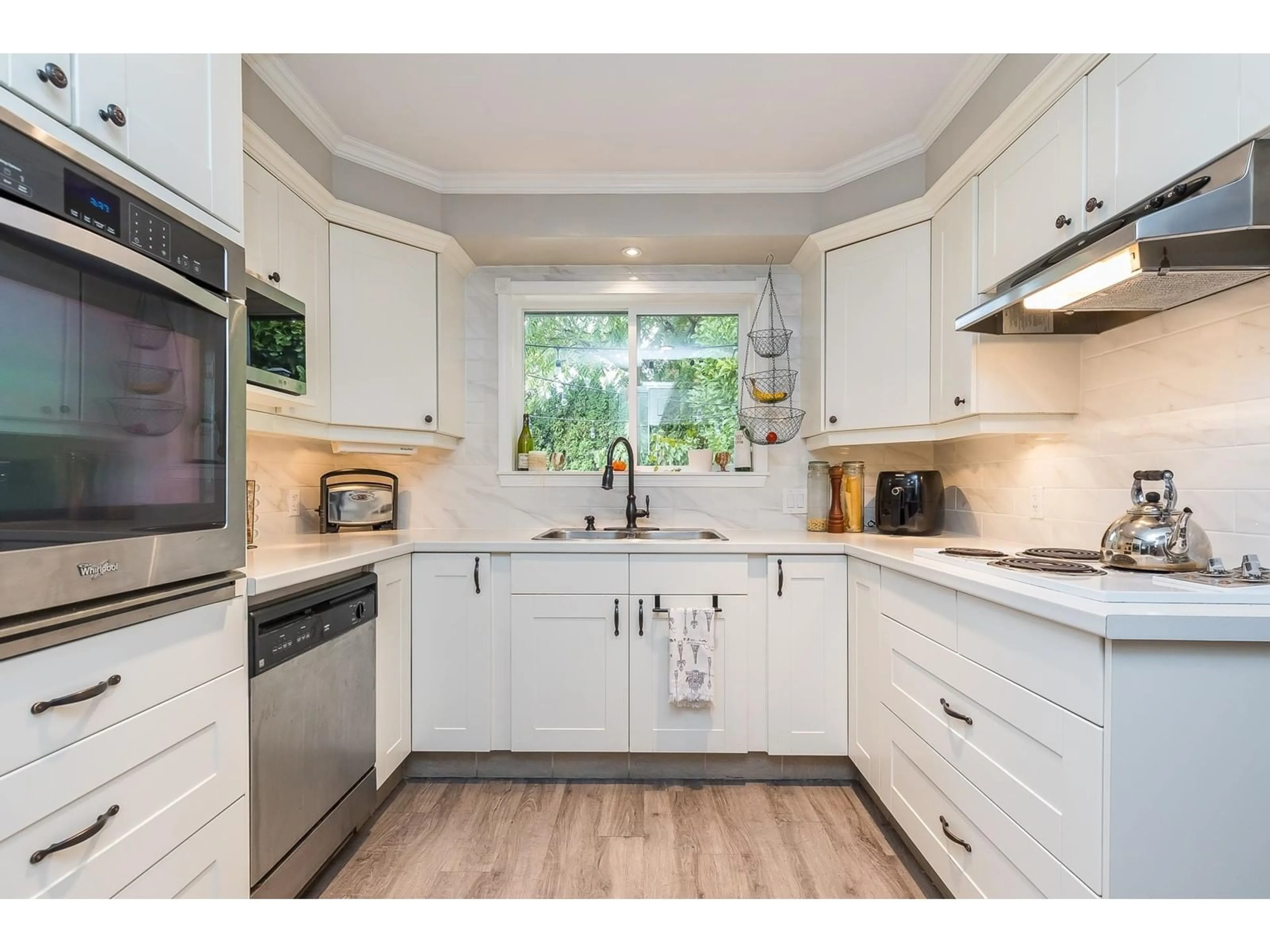 Open concept kitchen, unknown for 33715 MAYFAIR, Abbotsford British Columbia V2S1P7