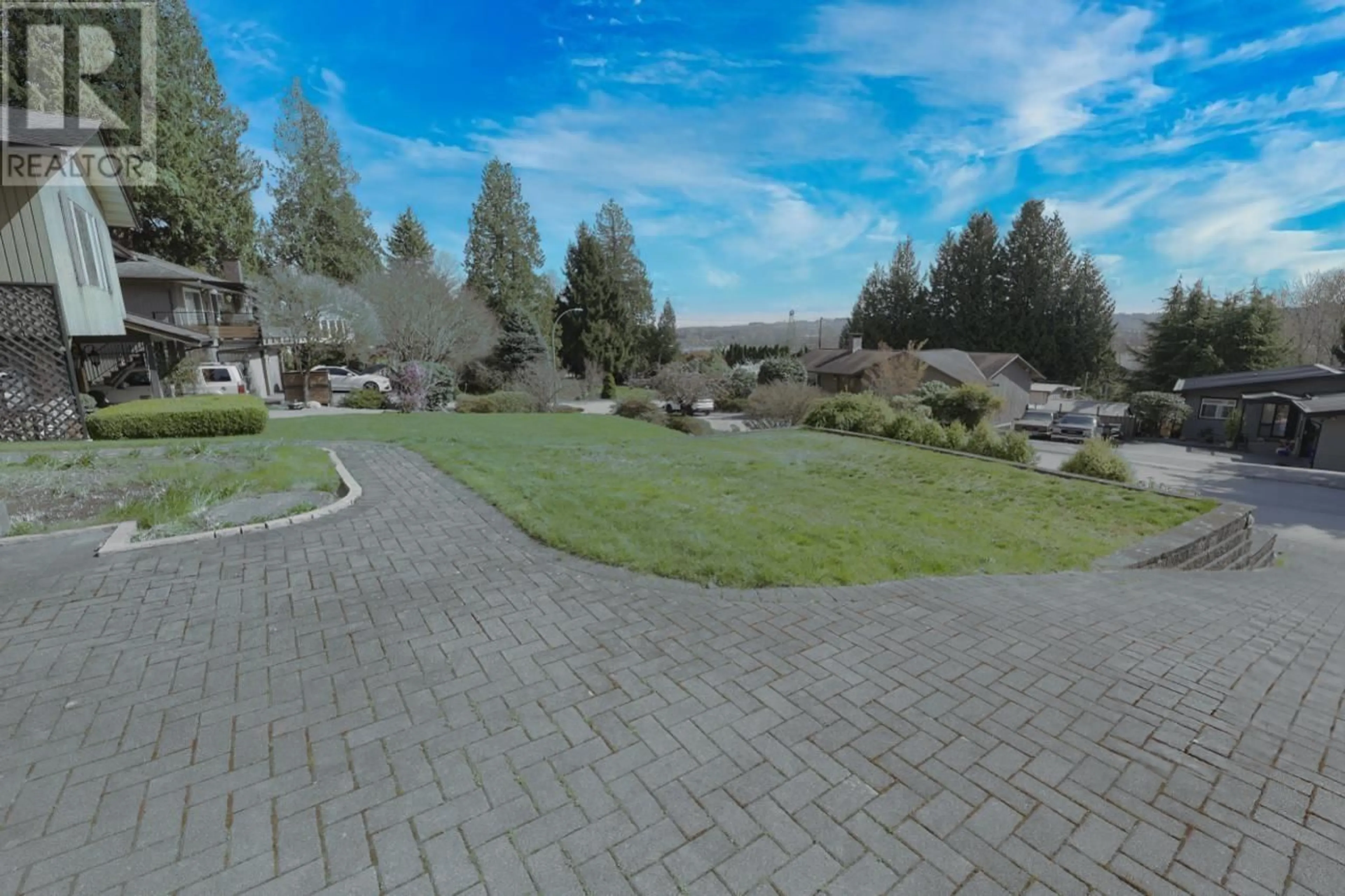 A pic from outside/outdoor area/front of a property/back of a property/a pic from drone, unknown for 317 GLOUCESTER COURT, Coquitlam British Columbia V3K5S6