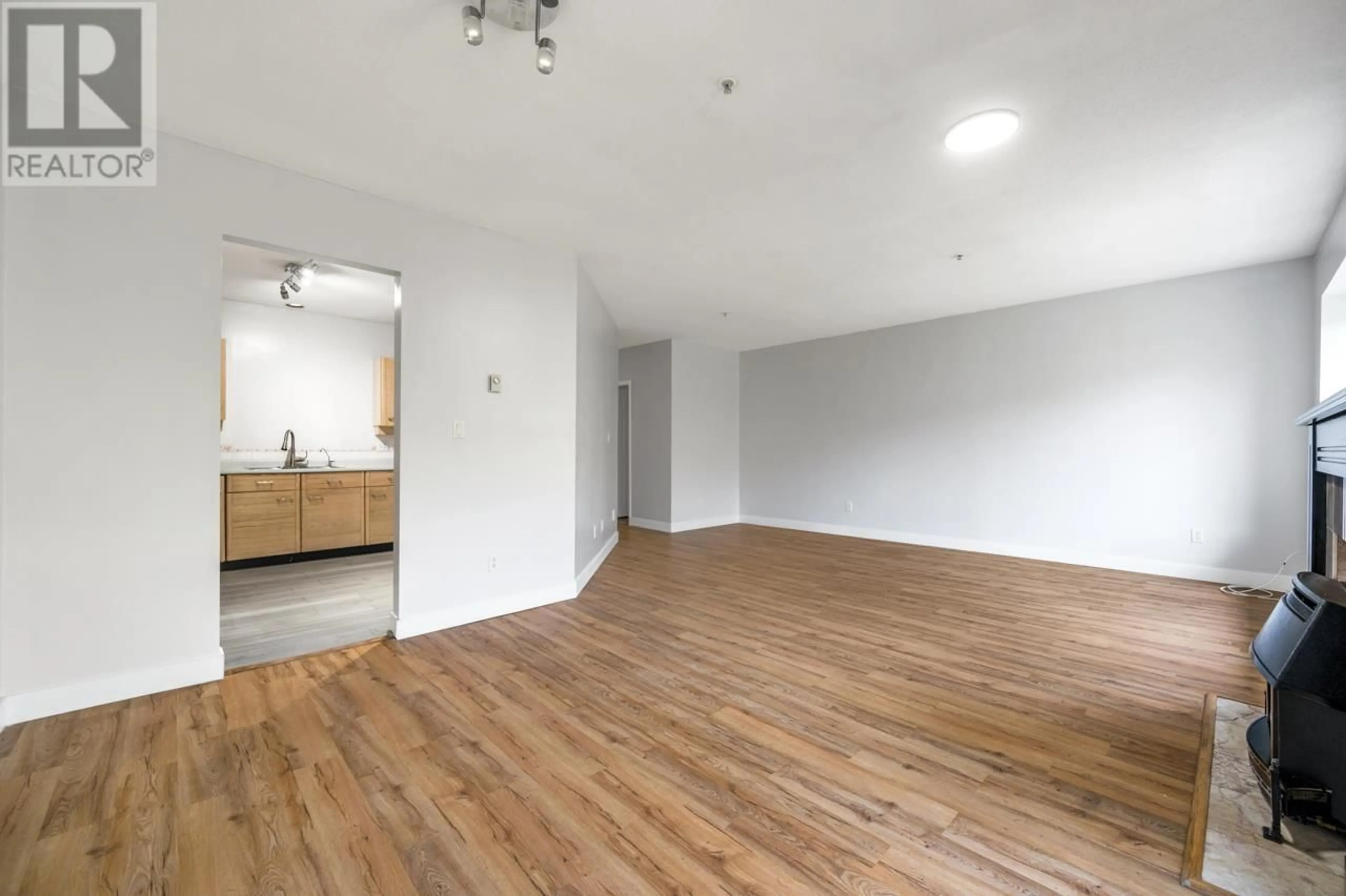 A pic of a room for 40 6511 CHAMBORD PLACE, Vancouver British Columbia V5S4P2