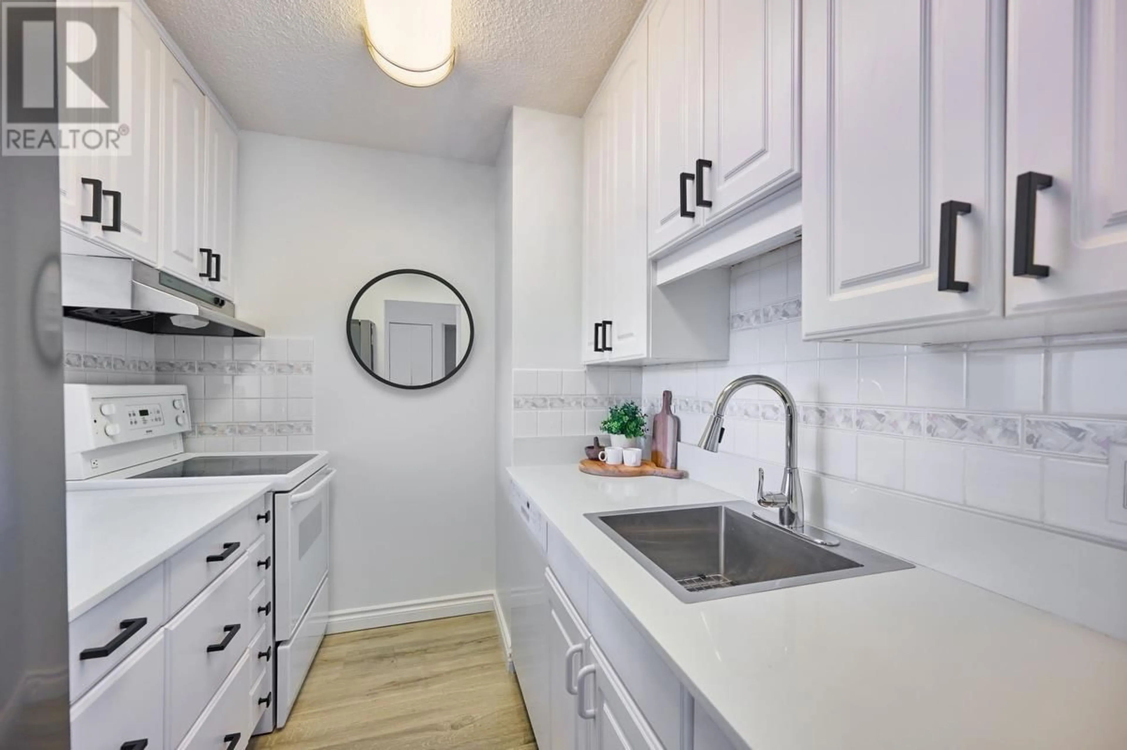 Standard kitchen, ceramic/tile floor for 704 - 1720 BARCLAY STREET, Vancouver British Columbia V6G1K4