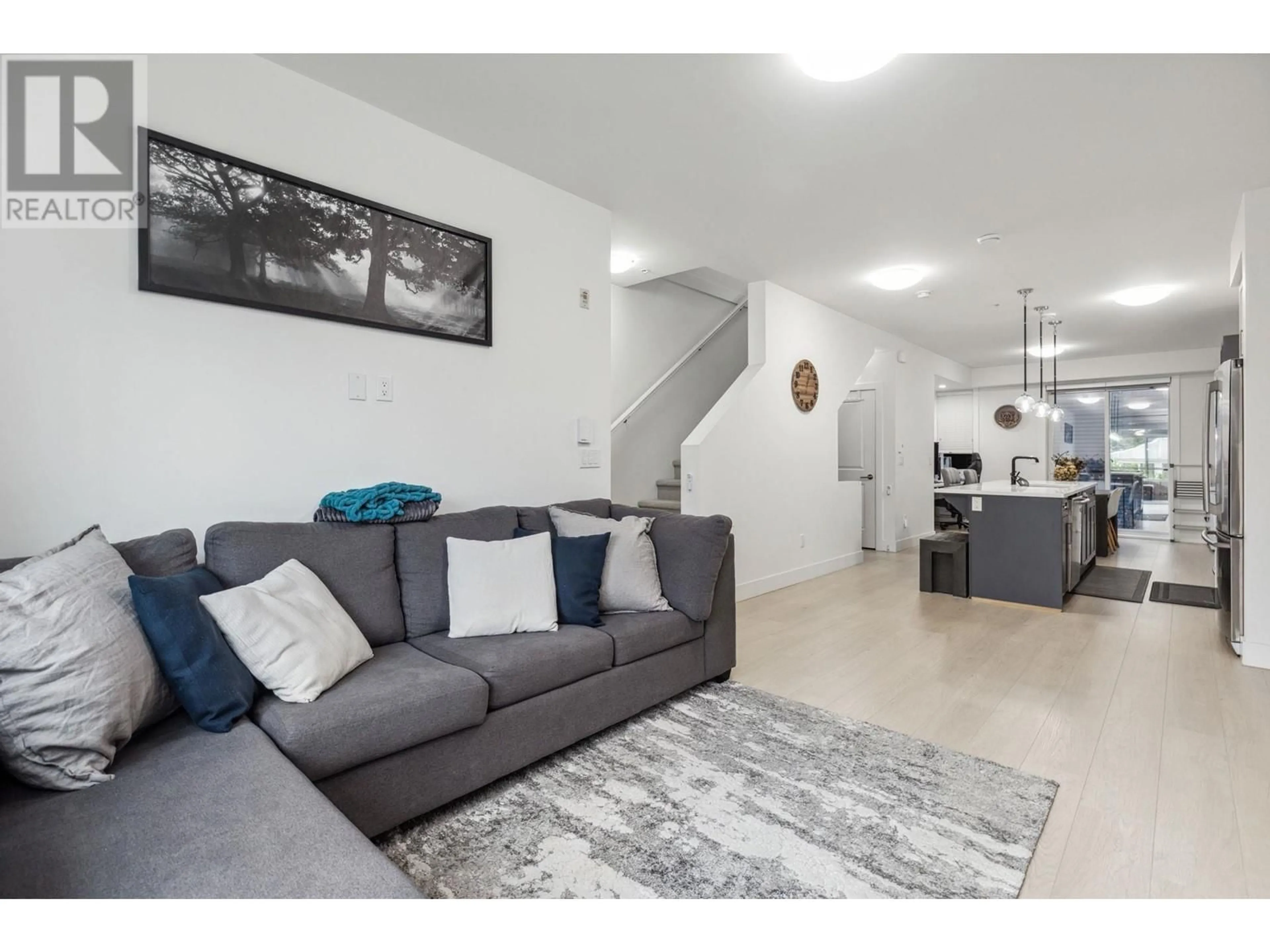 Living room with furniture, unknown for 5831 WALES STREET, Vancouver British Columbia V5R0E6