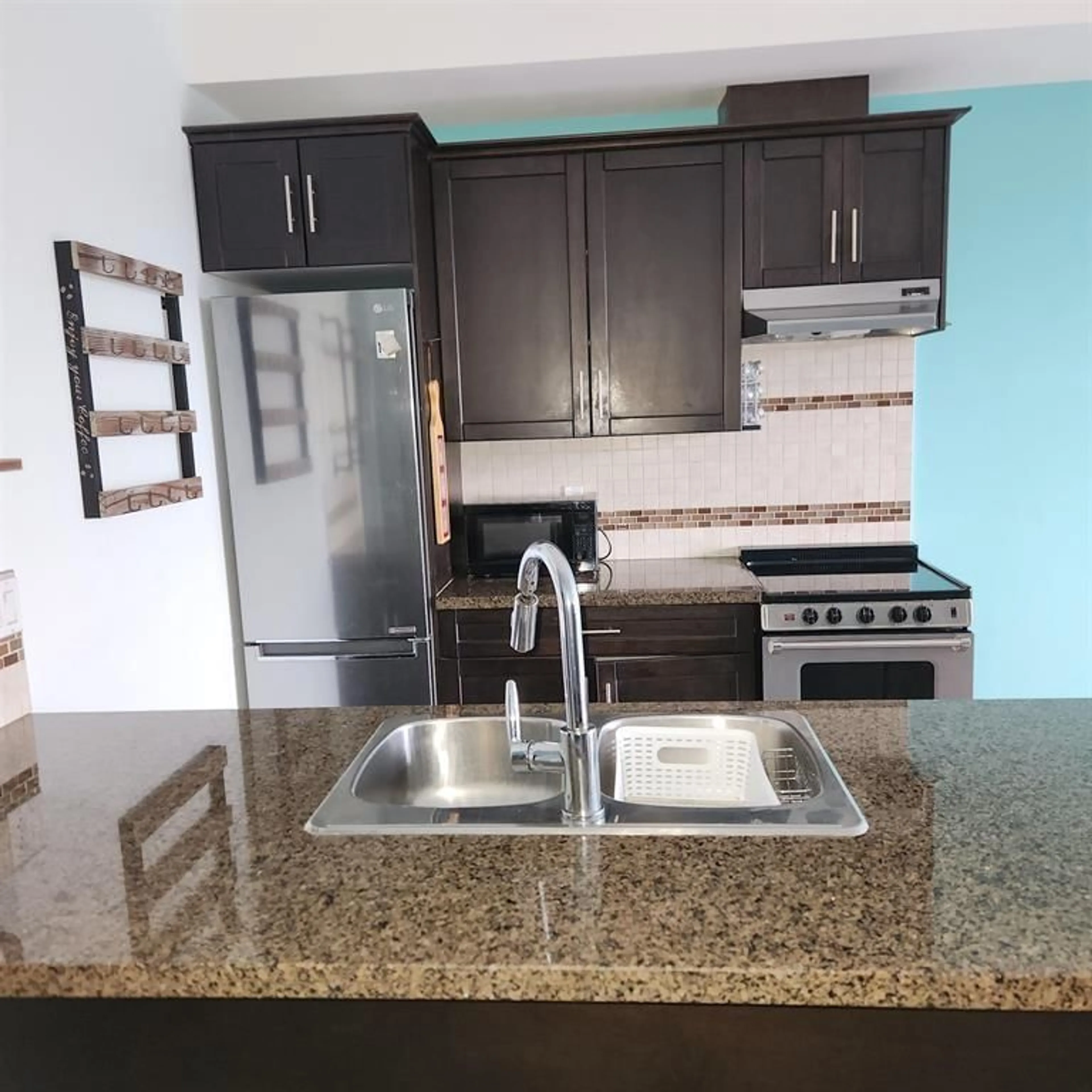 Standard kitchen, unknown for 214 - 46262 FIRST AVENUE, Chilliwack British Columbia V2P0C3