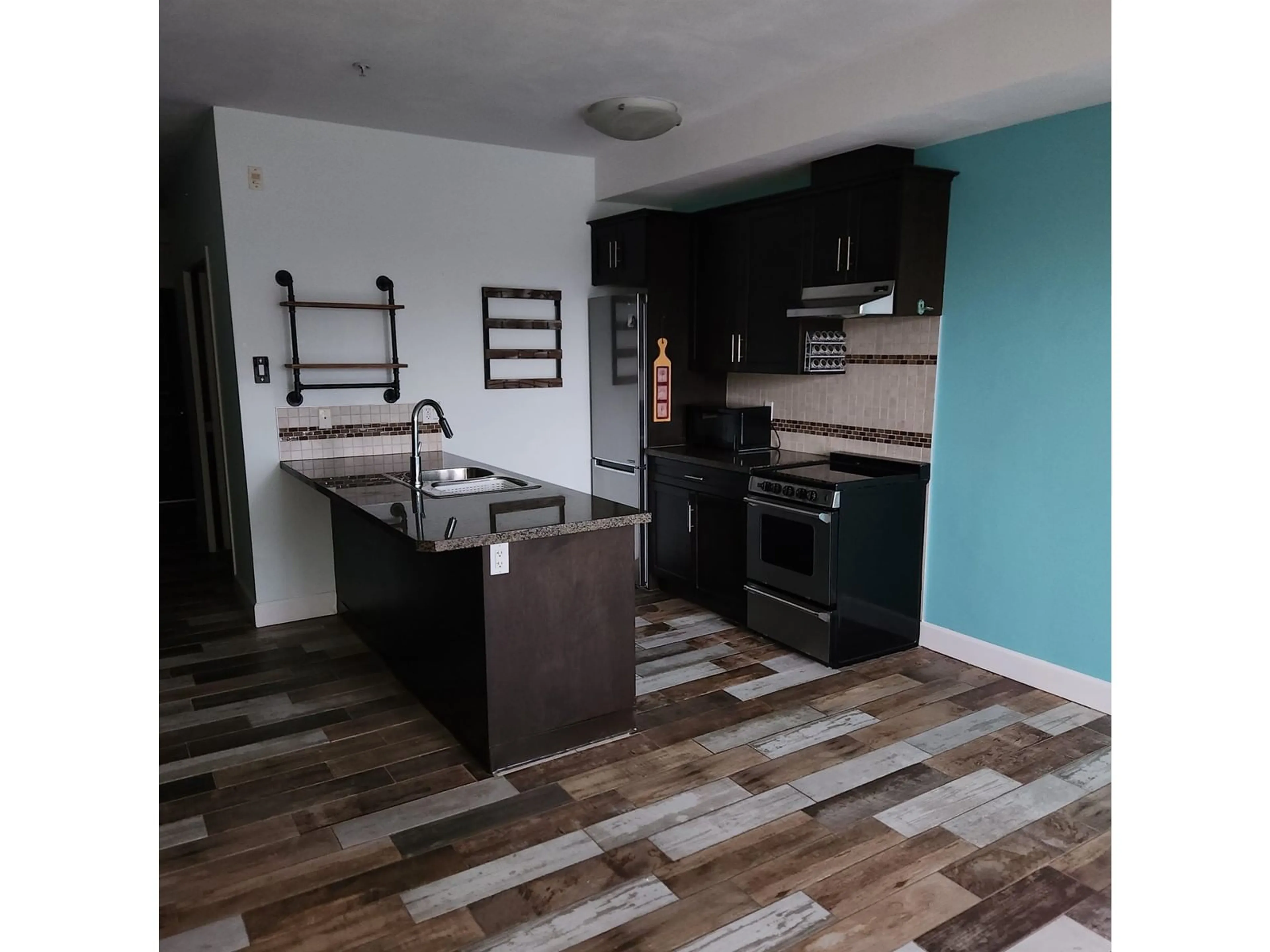 Open concept kitchen, unknown for 214 - 46262 FIRST AVENUE, Chilliwack British Columbia V2P0C3