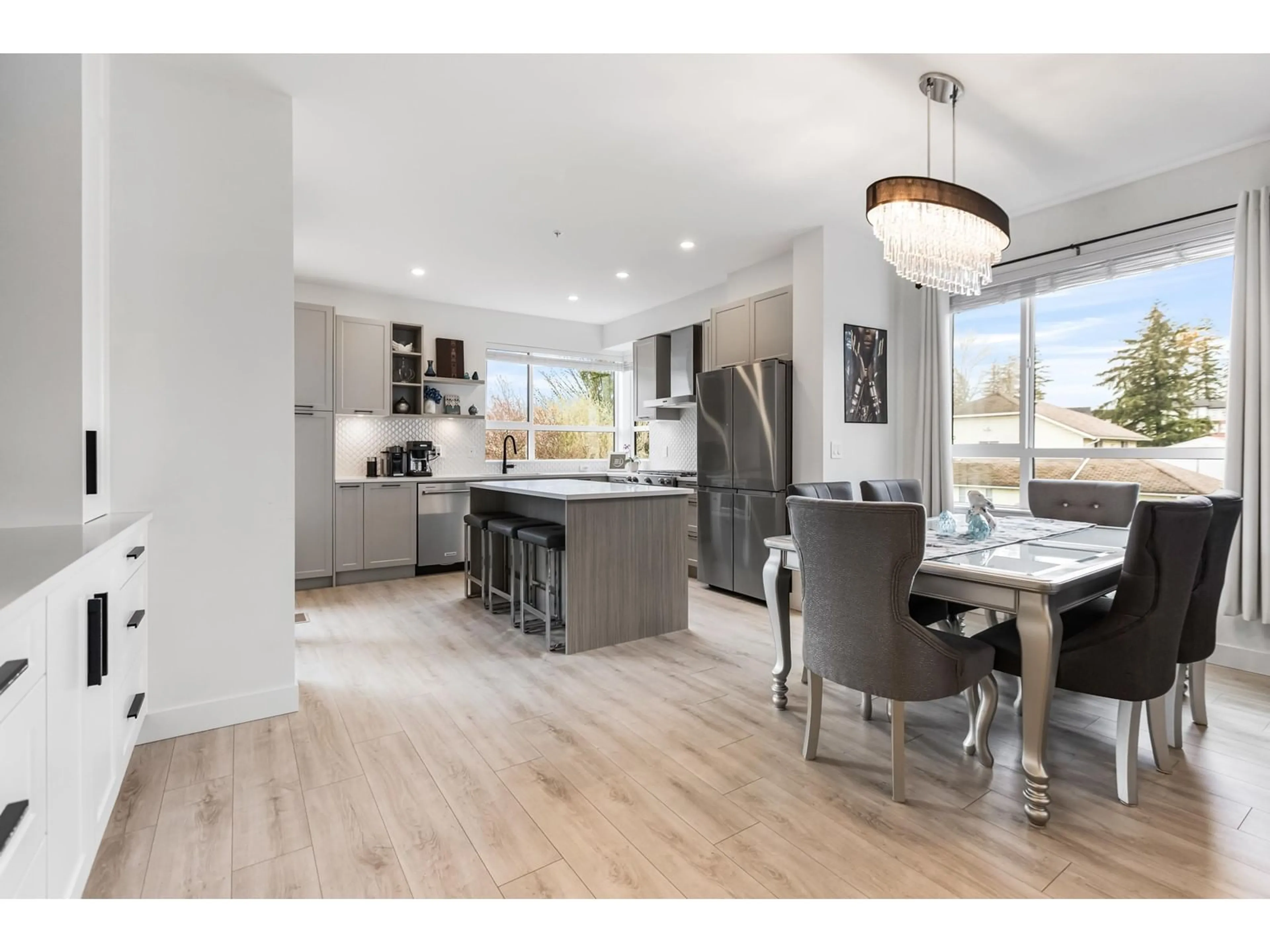 Open concept kitchen, wood/laminate floor for 77 - 20150 81, Langley British Columbia V2Y3L8