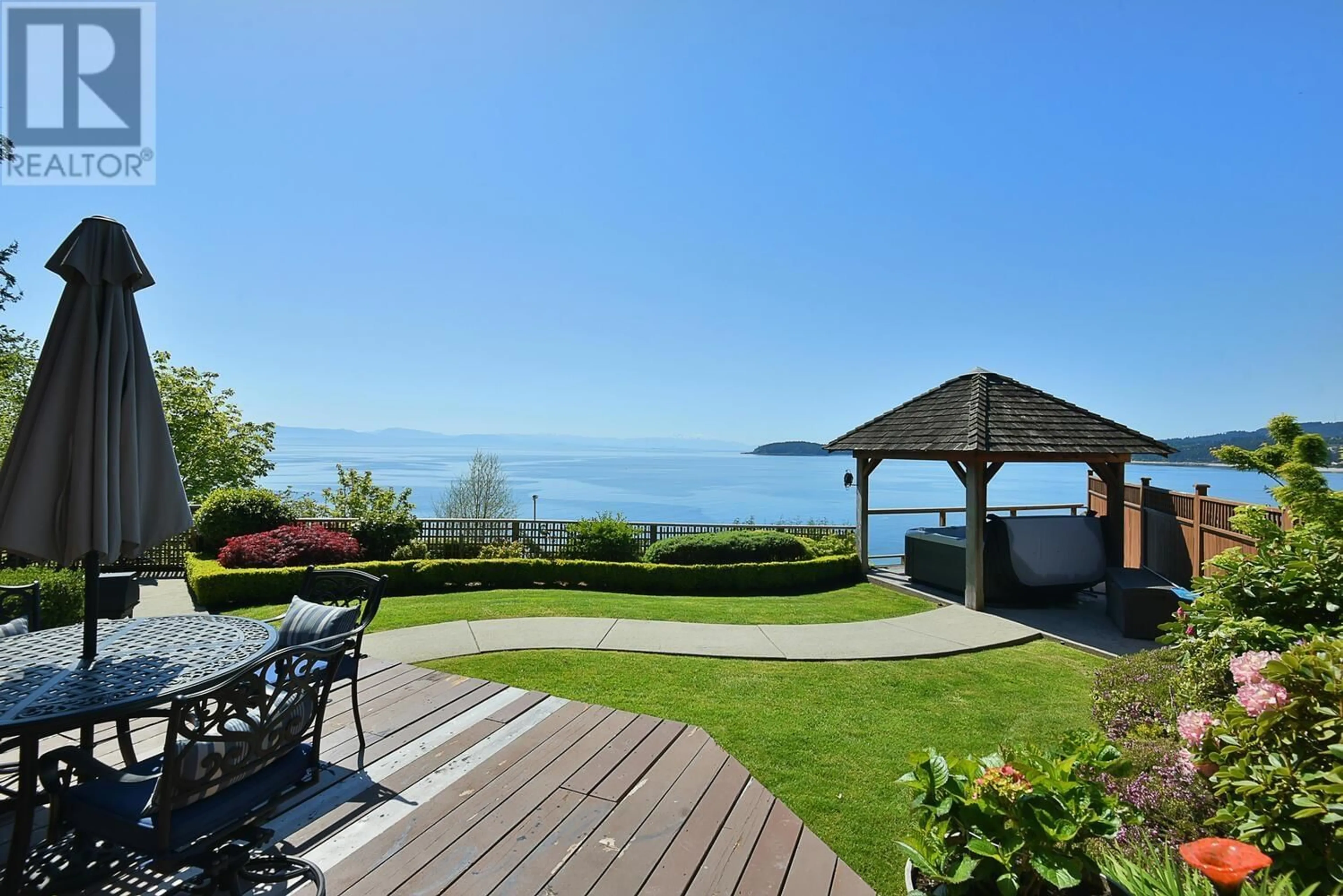 Patio, water/lake/river/ocean view for 5203 SUNSHINE COAST HIGHWAY, Sechelt British Columbia V7Z0C1