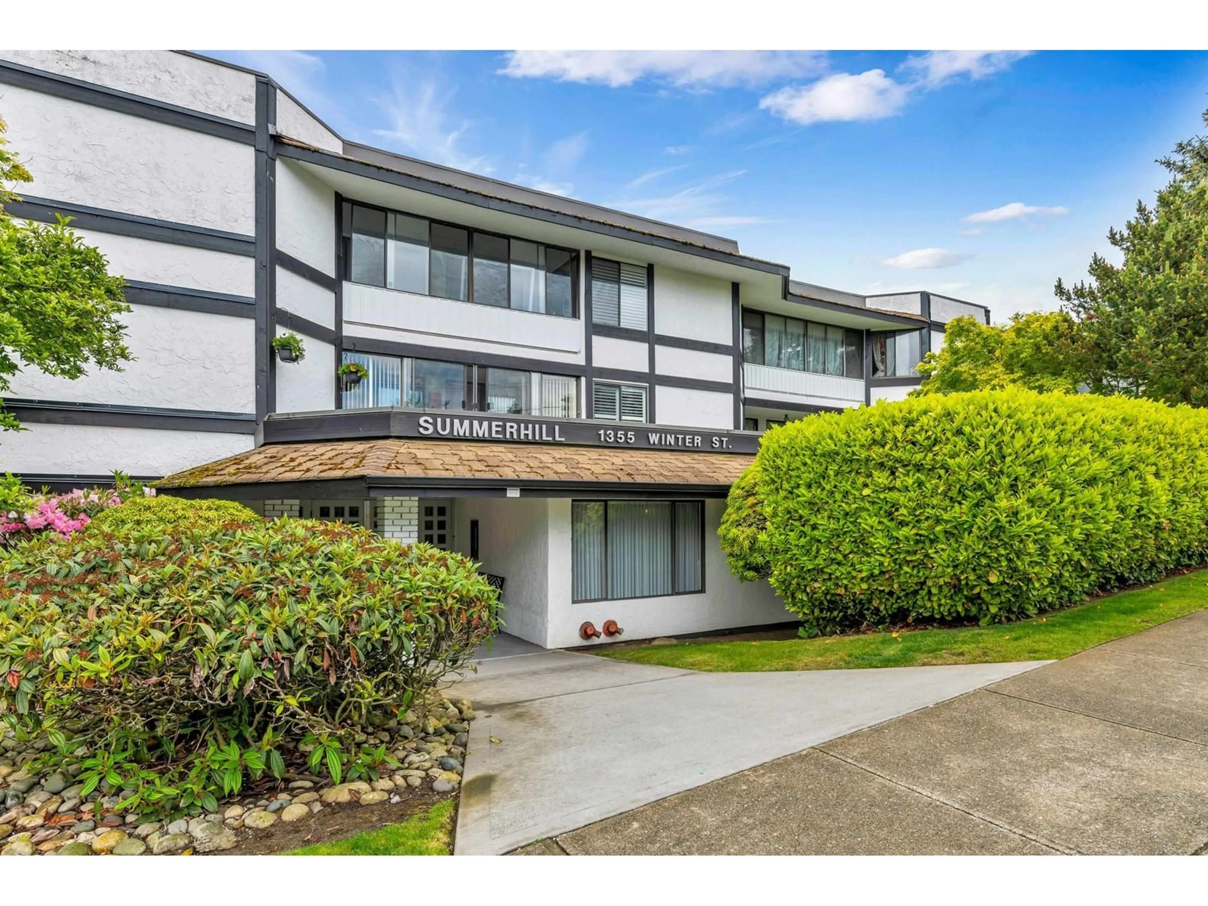 A pic from outside/outdoor area/front of a property/back of a property/a pic from drone, street for 209 - 1355 WINTER, White Rock British Columbia V4B3Y2