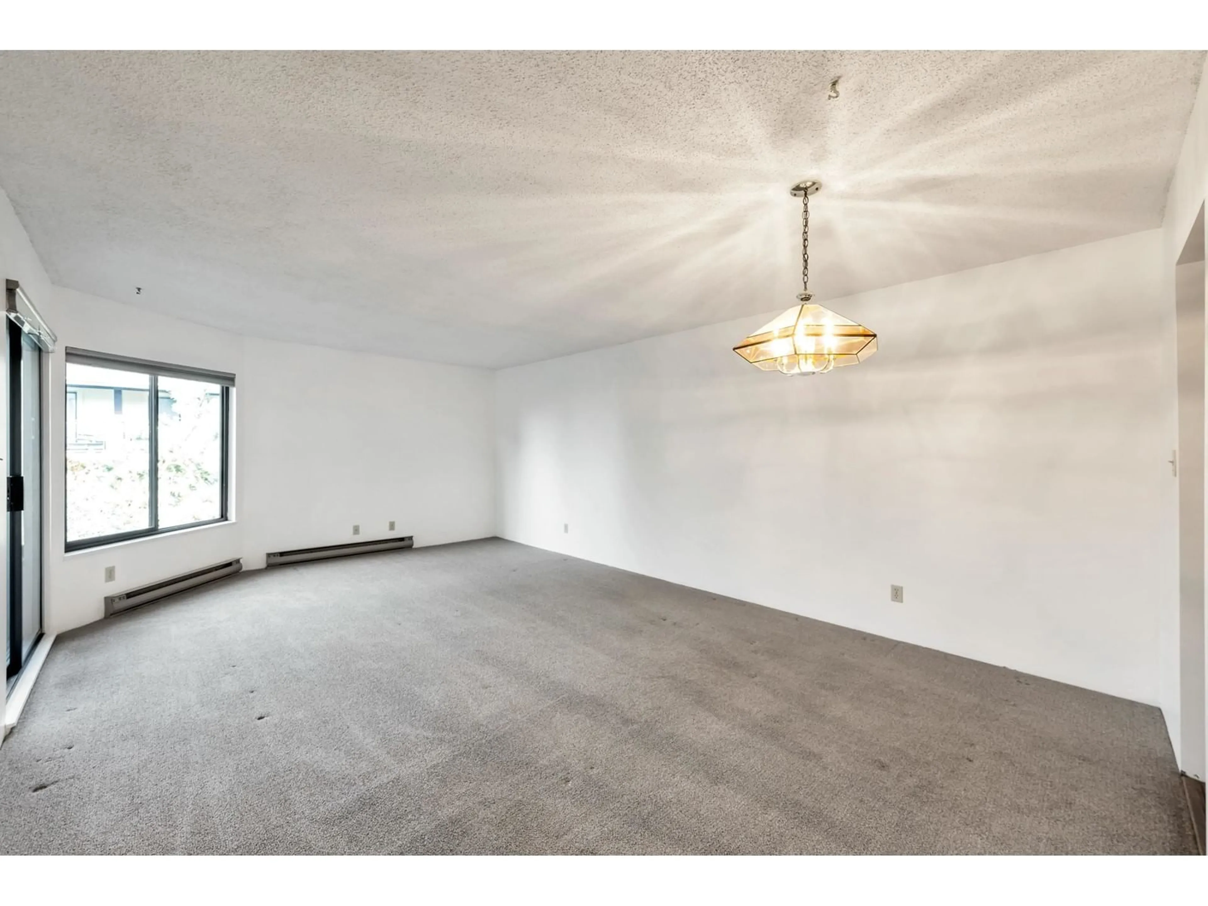 A pic of a room for 209 - 1355 WINTER, White Rock British Columbia V4B3Y2
