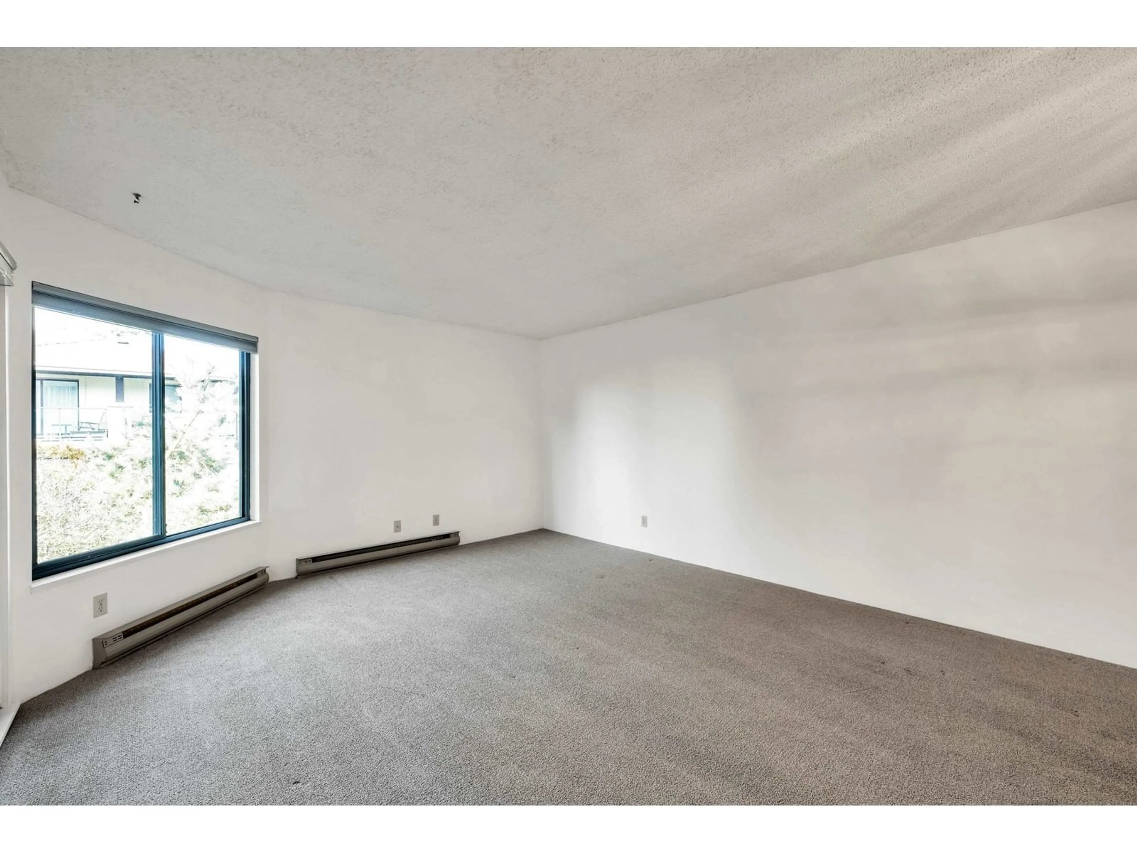A pic of a room for 209 - 1355 WINTER, White Rock British Columbia V4B3Y2