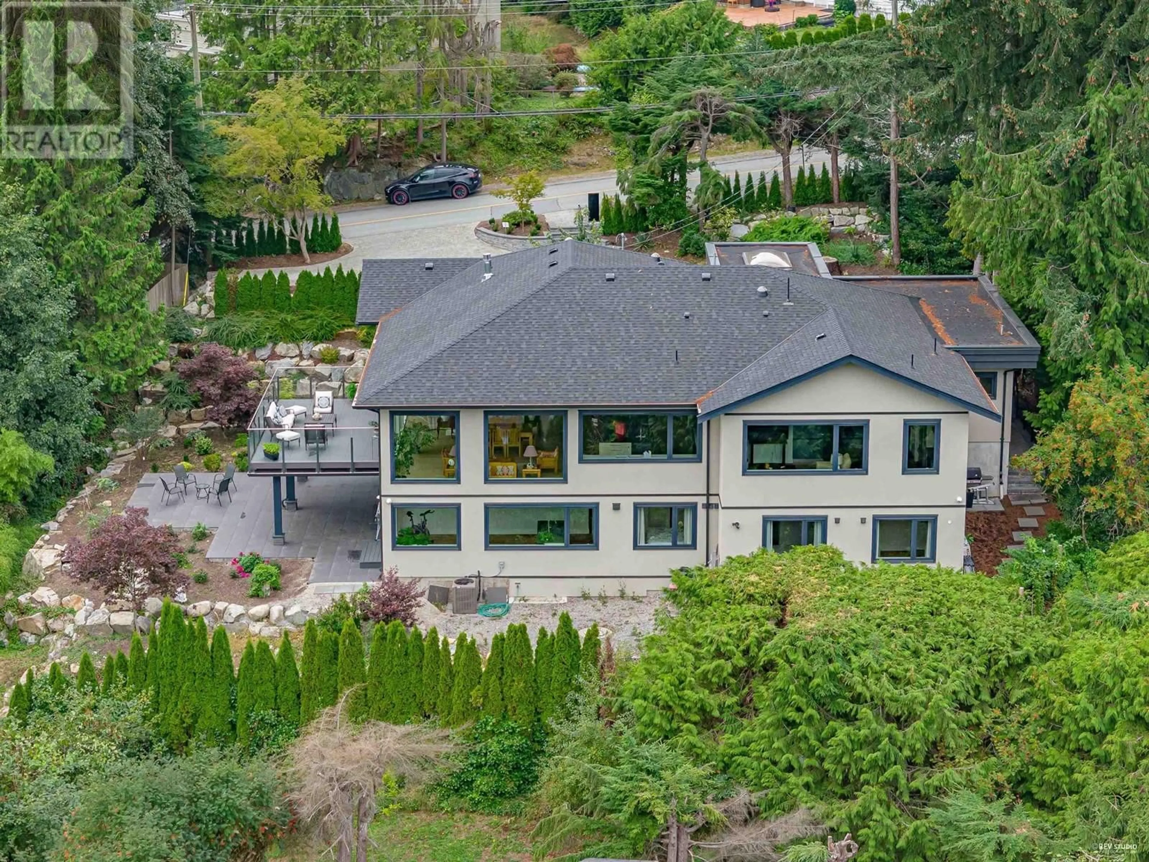 A pic from outside/outdoor area/front of a property/back of a property/a pic from drone, unknown for 558 ST. ANDREWS ROAD, West Vancouver British Columbia V7S1V2