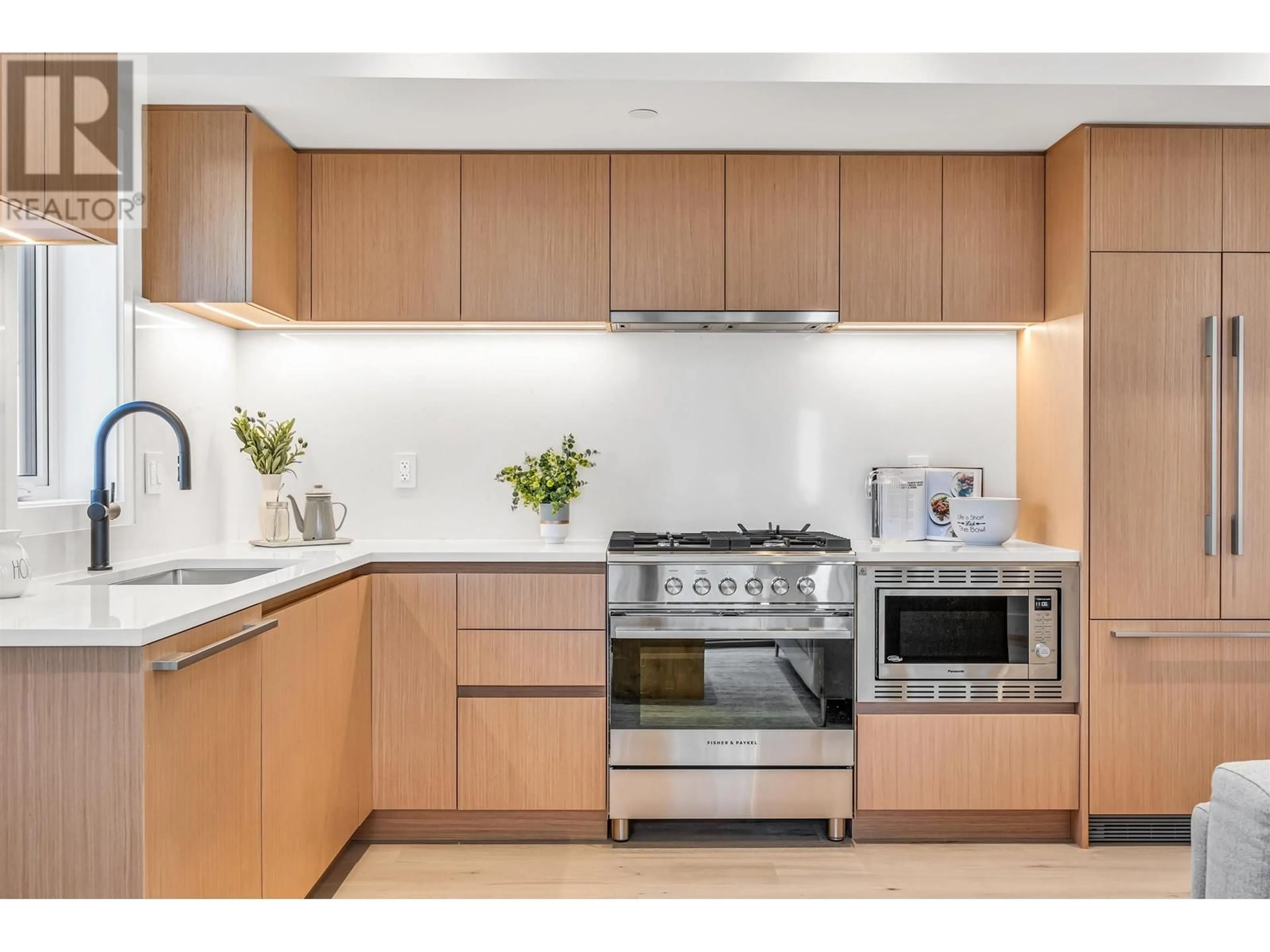 Standard kitchen, unknown for 1008 52ND AVENUE, Vancouver British Columbia V6P1H5