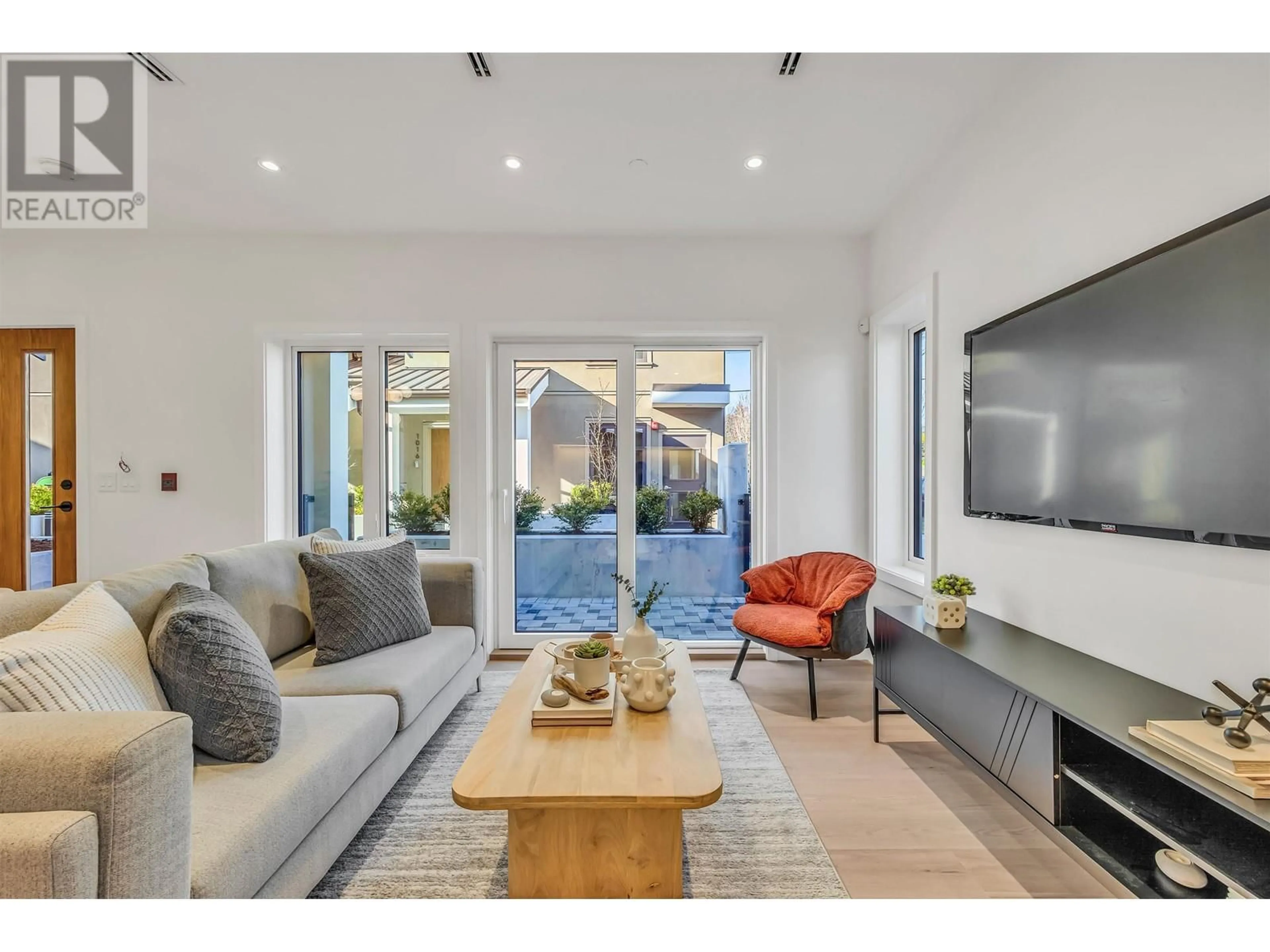 Living room with furniture, unknown for 1008 52ND AVENUE, Vancouver British Columbia V6P1H5