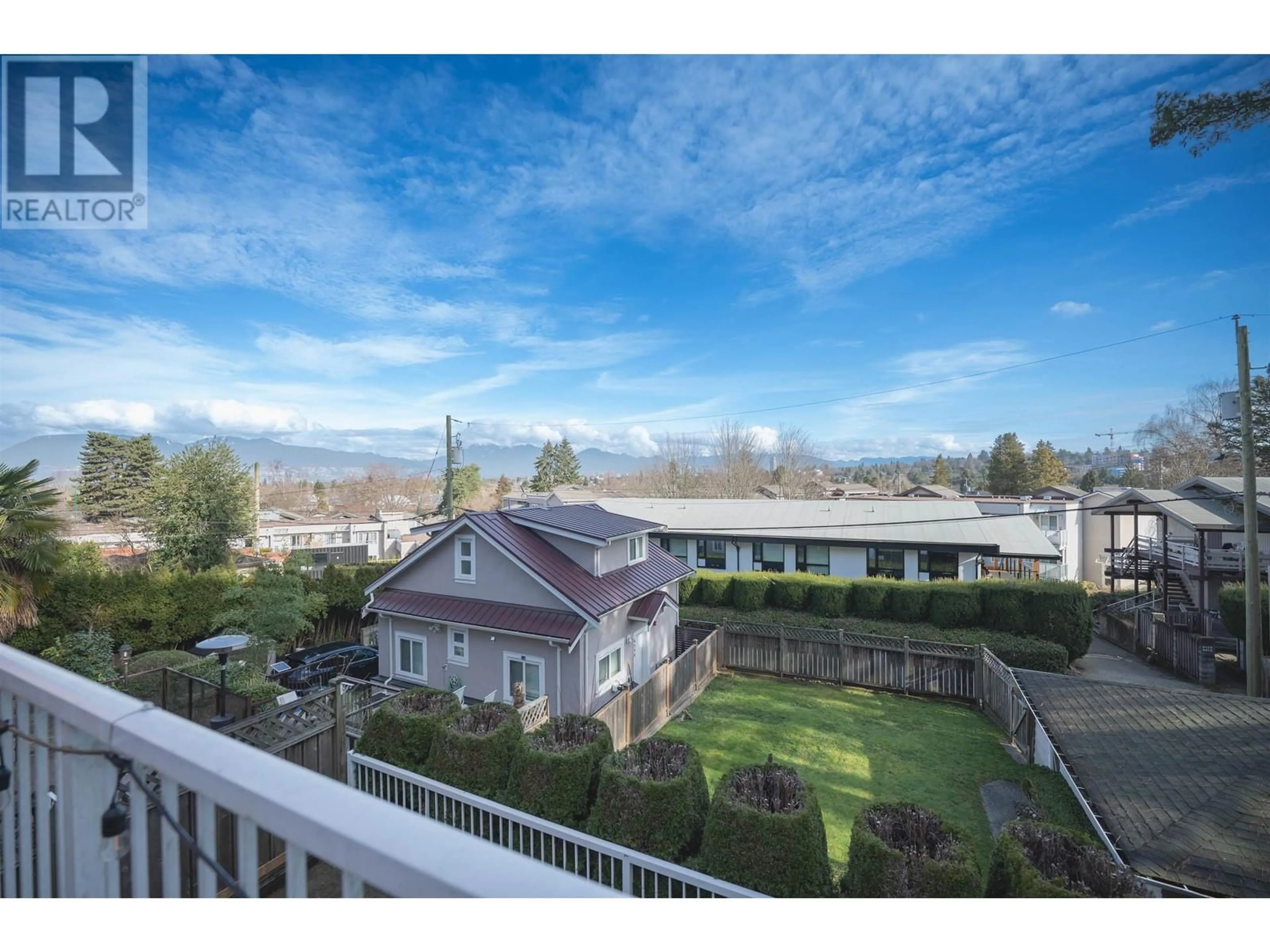 A pic from outside/outdoor area/front of a property/back of a property/a pic from drone, unknown for 4408 PUGET DRIVE, Vancouver British Columbia V6L2V8