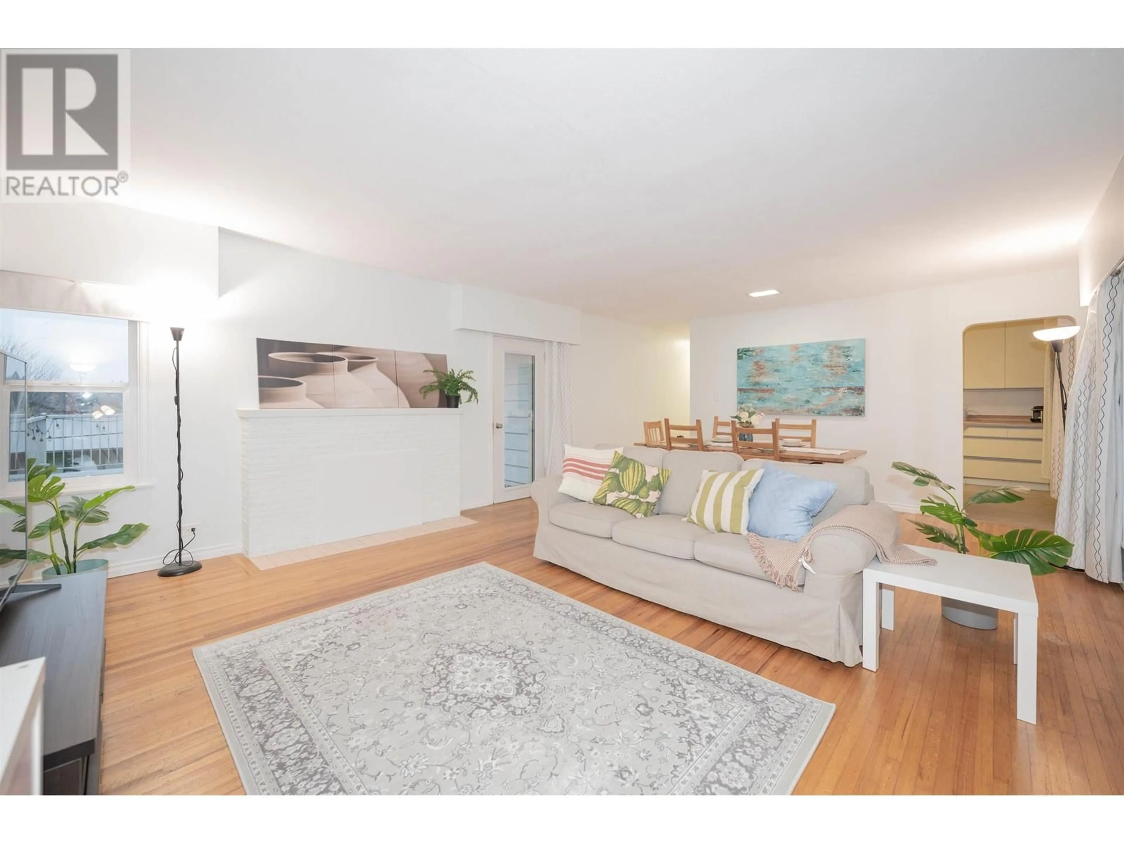 Living room with furniture, wood/laminate floor for 4408 PUGET DRIVE, Vancouver British Columbia V6L2V8