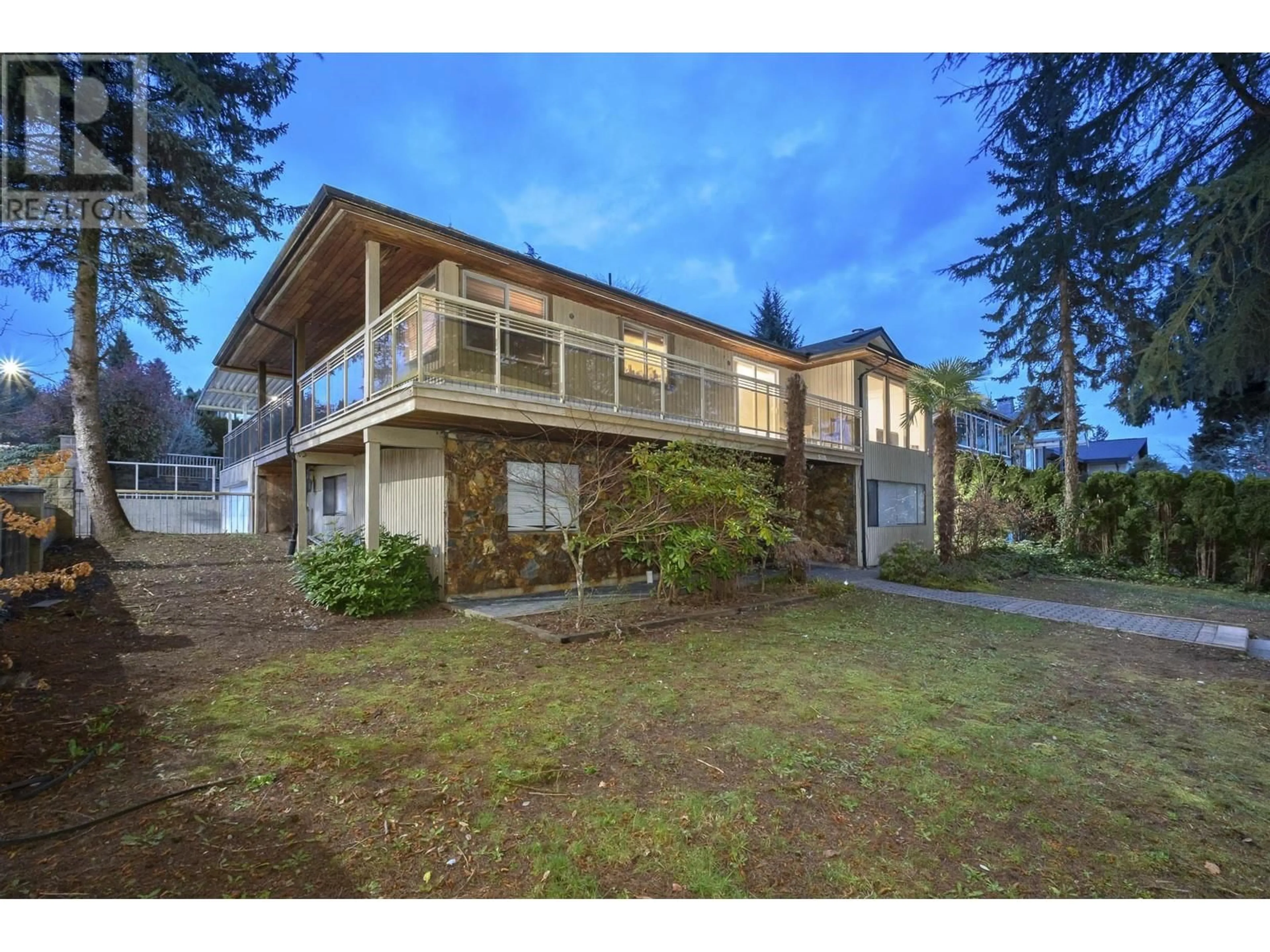 A pic from outside/outdoor area/front of a property/back of a property/a pic from drone, unknown for 5305 EGLINTON STREET, Burnaby British Columbia V5G2B4