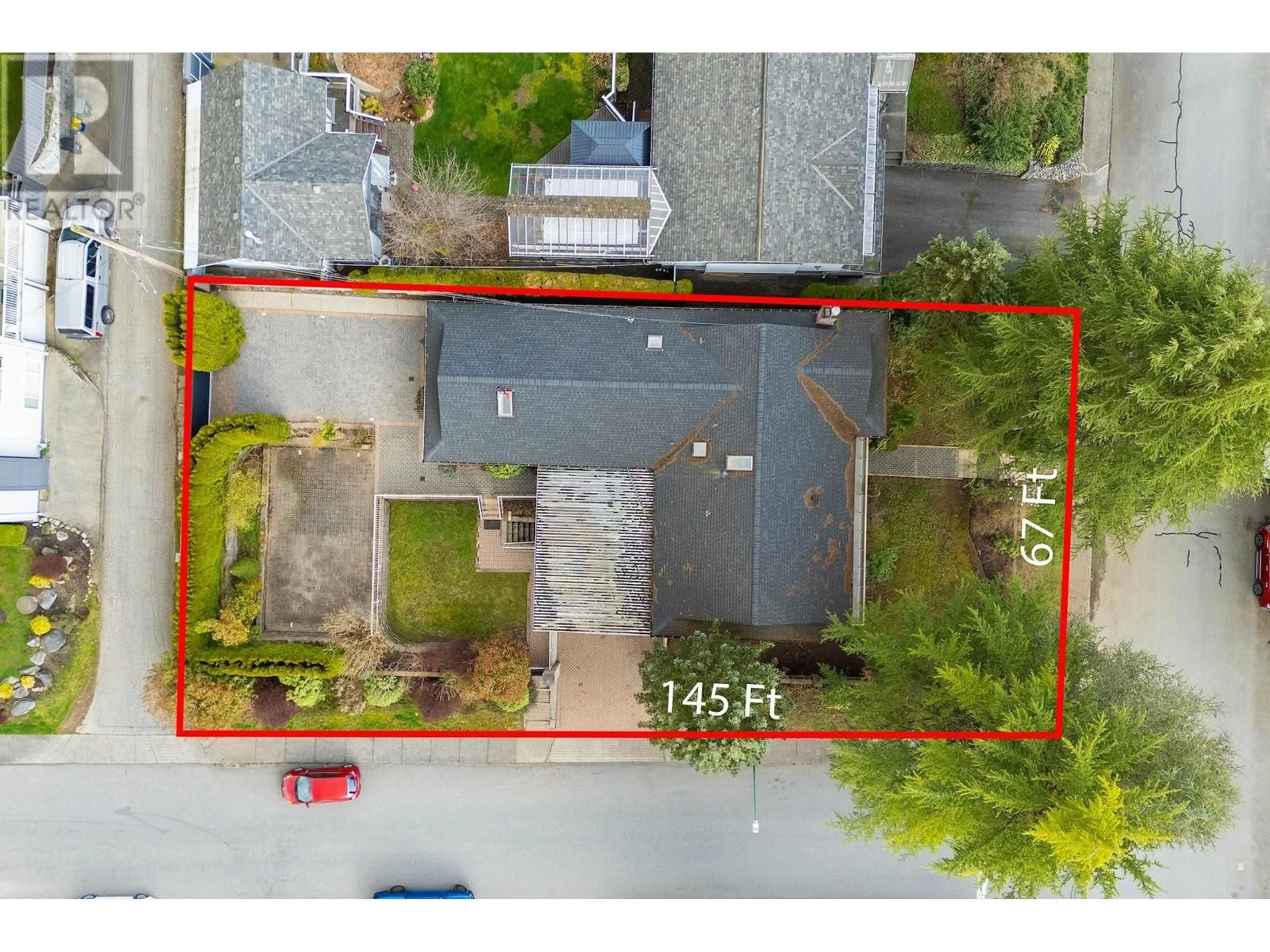 A pic from outside/outdoor area/front of a property/back of a property/a pic from drone, street for 5305 EGLINTON STREET, Burnaby British Columbia V5G2B4
