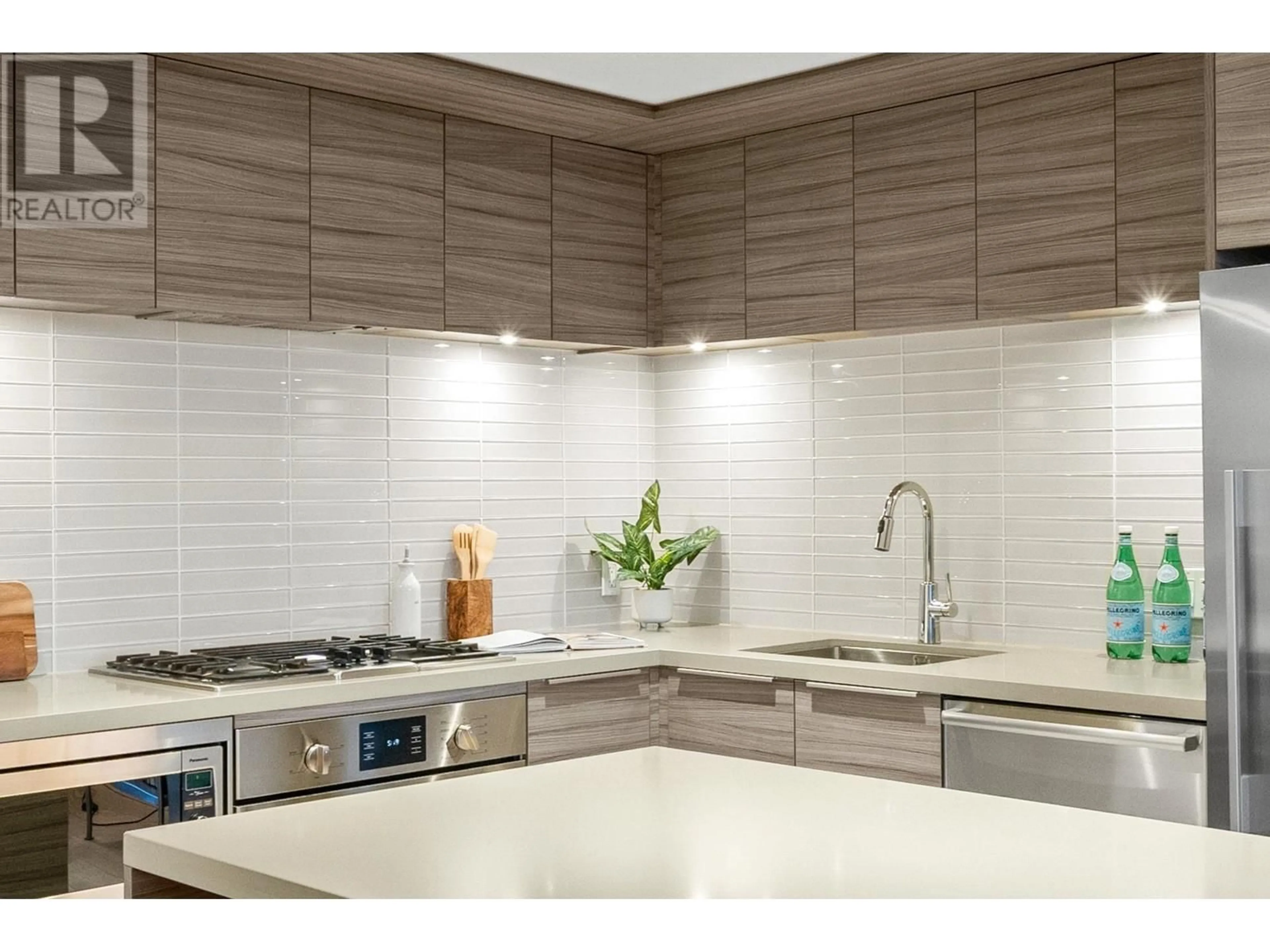 Contemporary kitchen, ceramic/tile floor for 1106 - 1550 FERN STREET, North Vancouver British Columbia V7J0A9