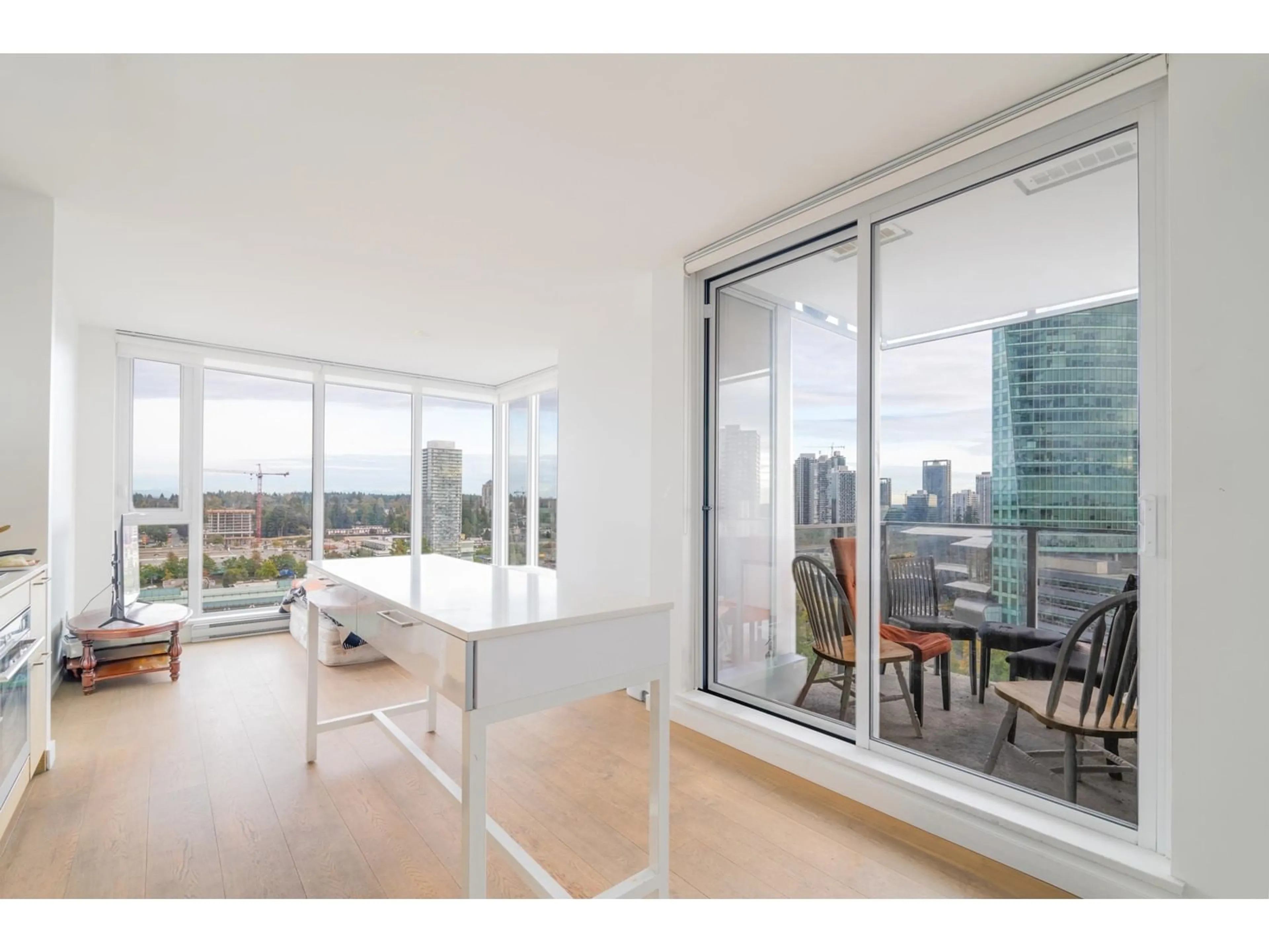 A pic of a room for 1512 - 13438 CENTRAL, Surrey British Columbia V3T0N2