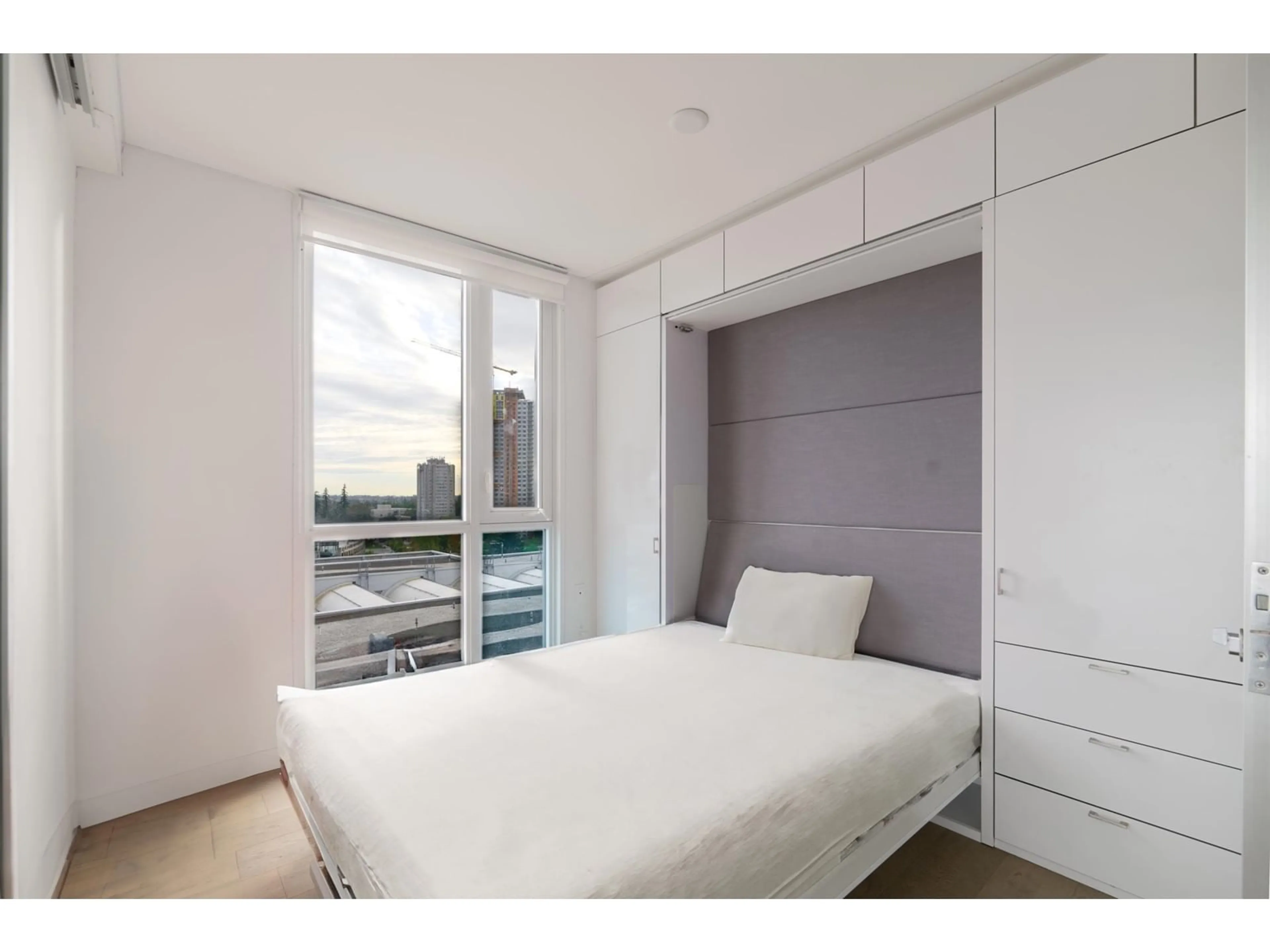 Bedroom with bed, wood/laminate floor for 1512 - 13438 CENTRAL, Surrey British Columbia V3T0N2
