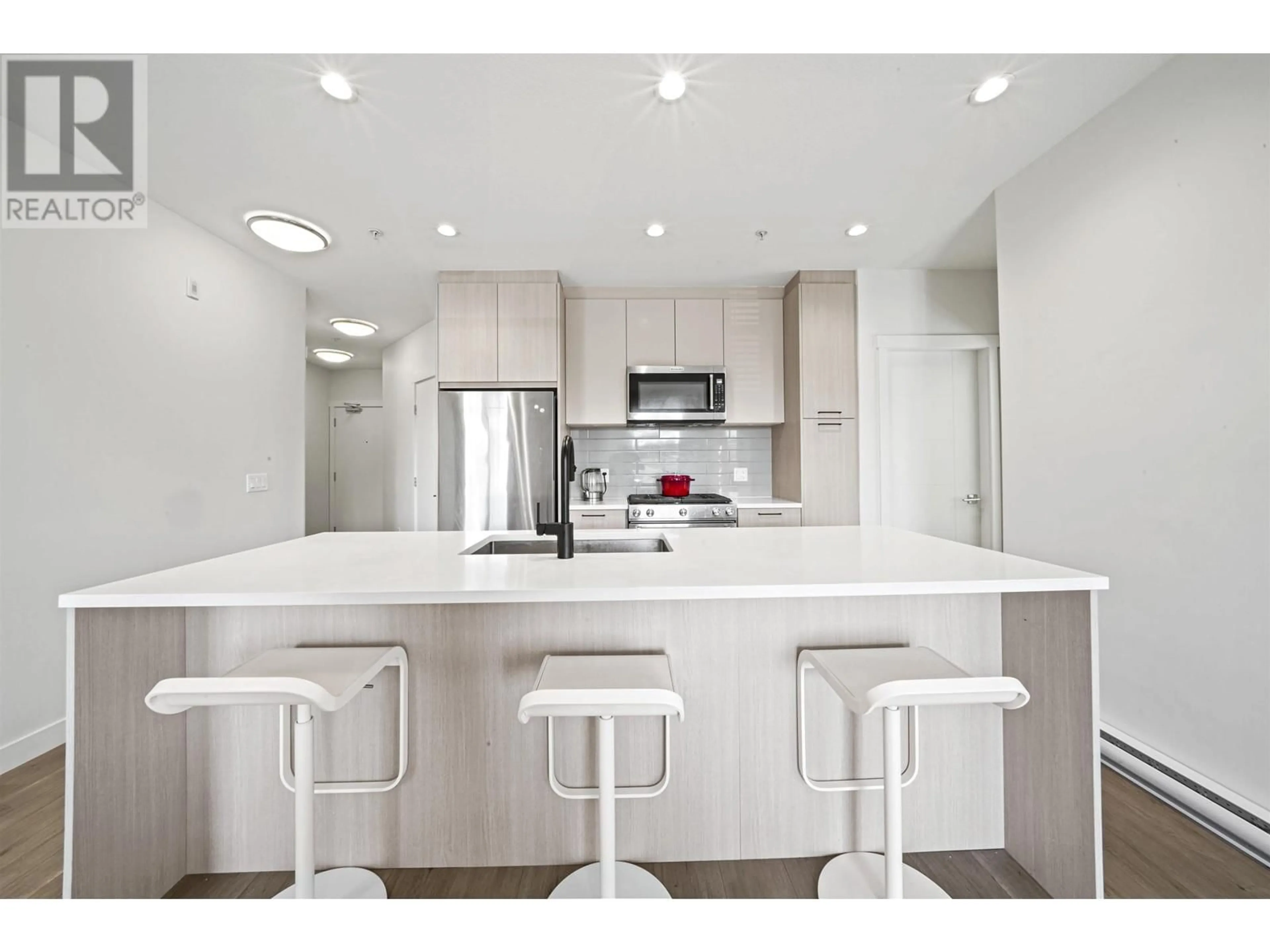 Unknown for 305 - 707 COMO LAKE AVENUE, Coquitlam British Columbia V3J0J5