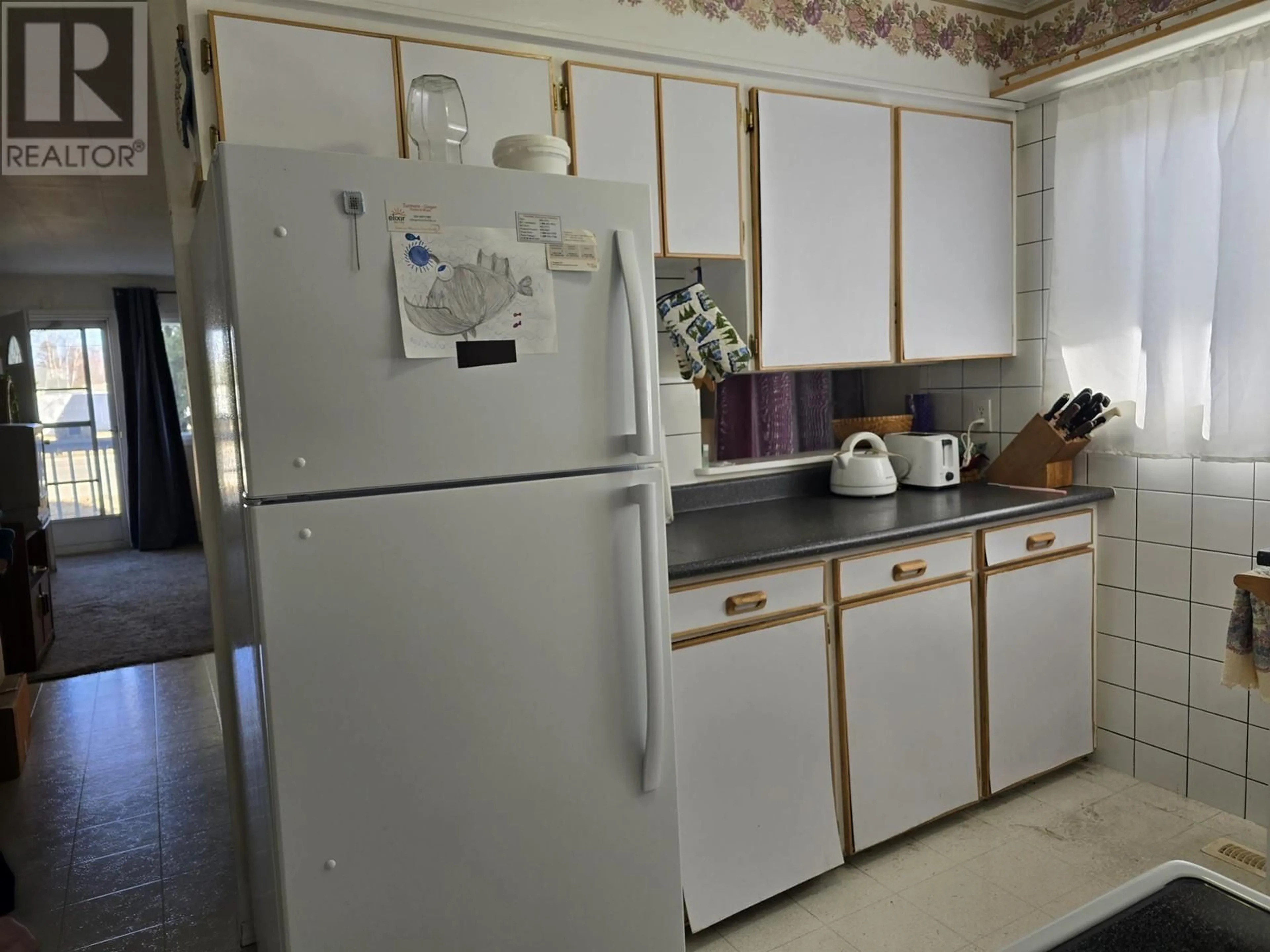 Standard kitchen, unknown for 847 CARNEY STREET, Prince George British Columbia V2M2K8