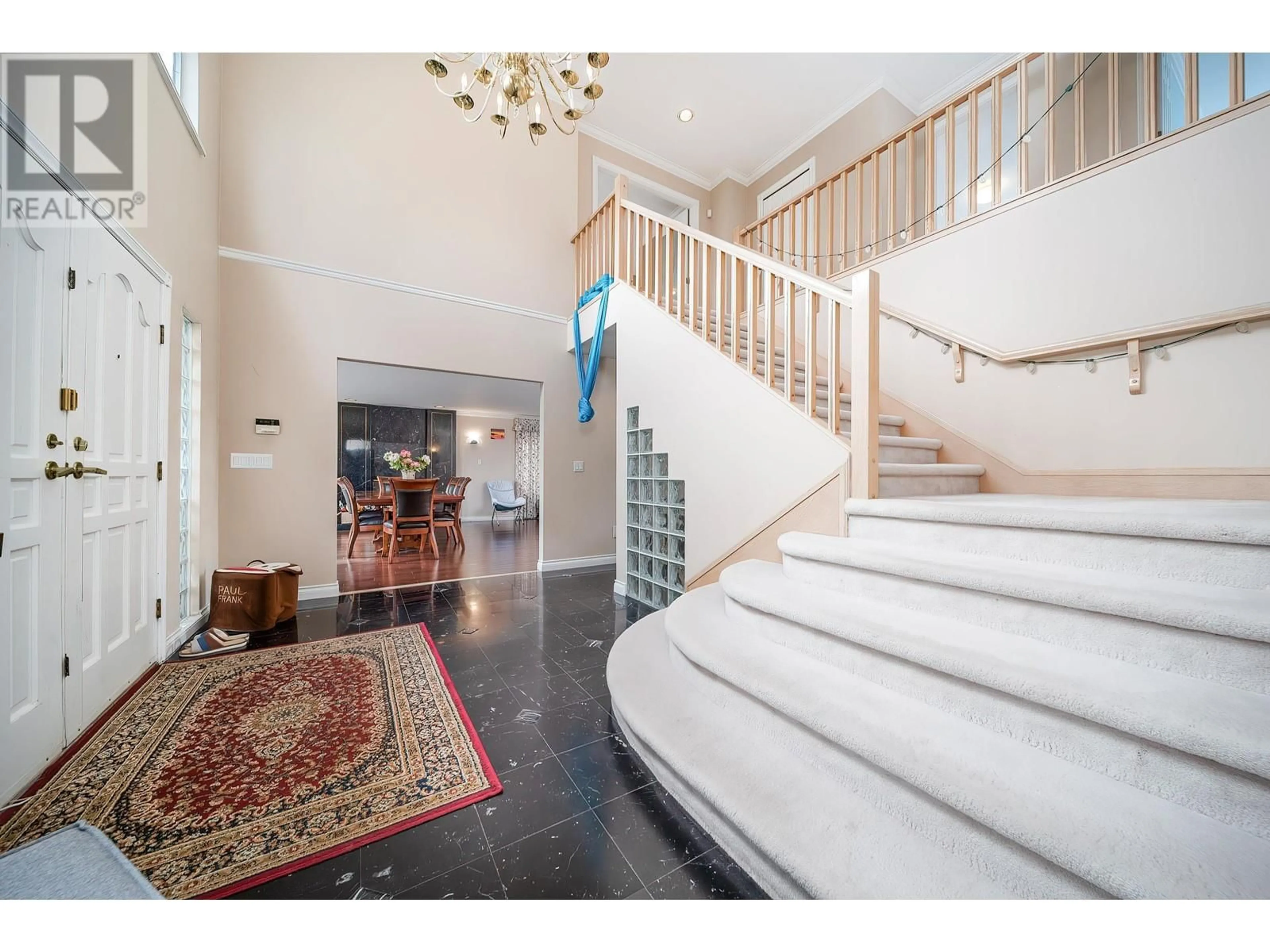Indoor foyer for 6009 SELKIRK STREET, Vancouver British Columbia V6M2Y7