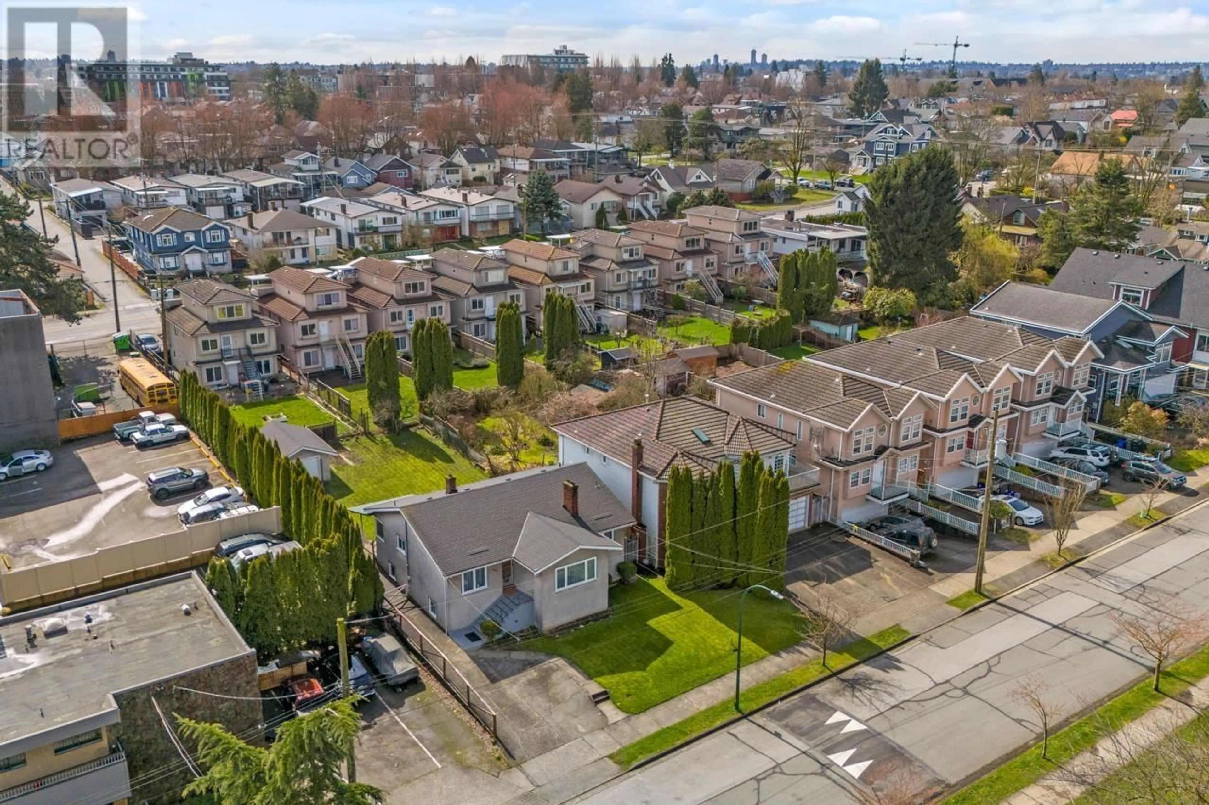 A pic from outside/outdoor area/front of a property/back of a property/a pic from drone, street for 2880 OXFORD STREET, Vancouver British Columbia V5K1N6
