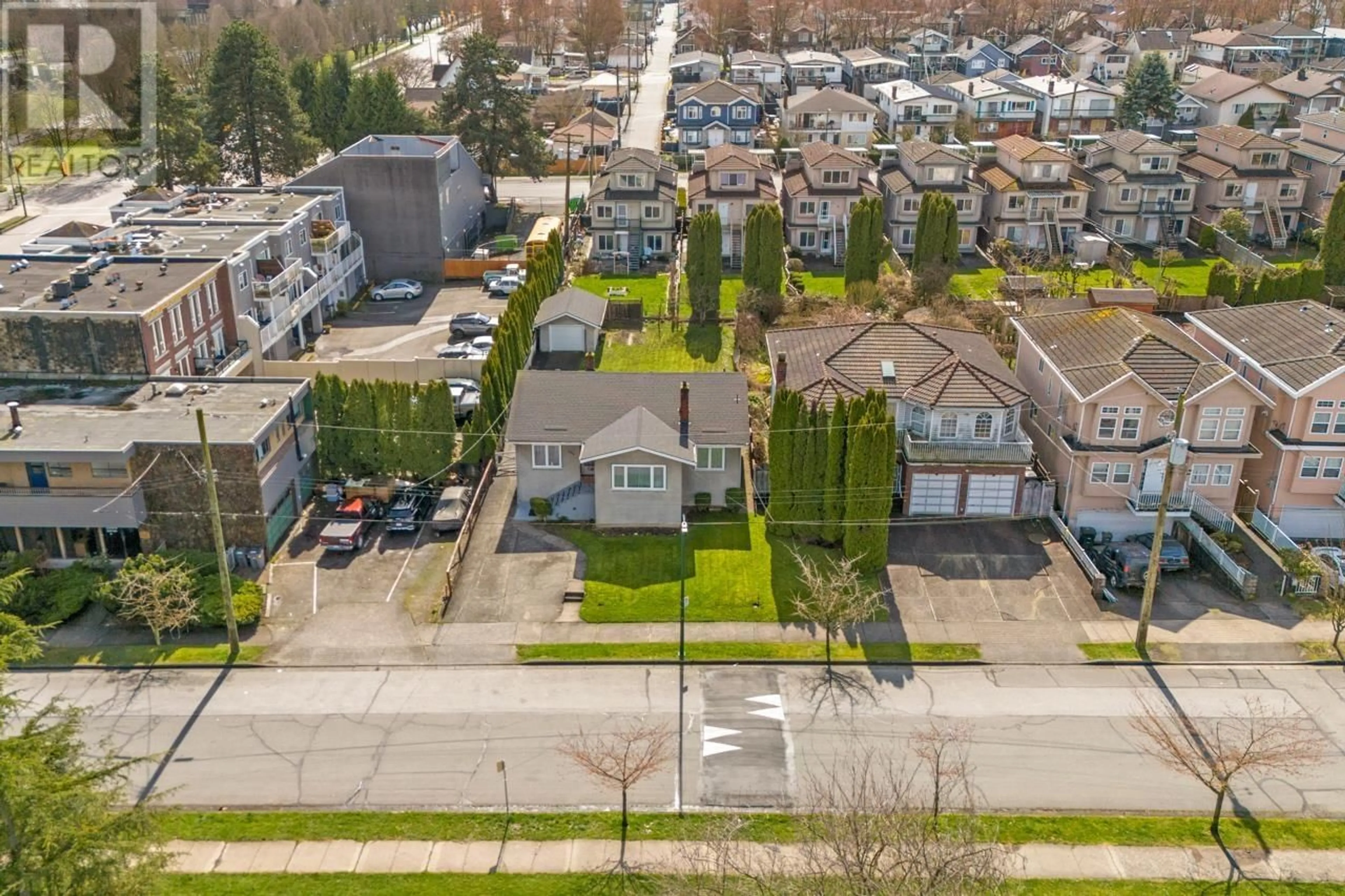 A pic from outside/outdoor area/front of a property/back of a property/a pic from drone, street for 2880 OXFORD STREET, Vancouver British Columbia V5K1N6