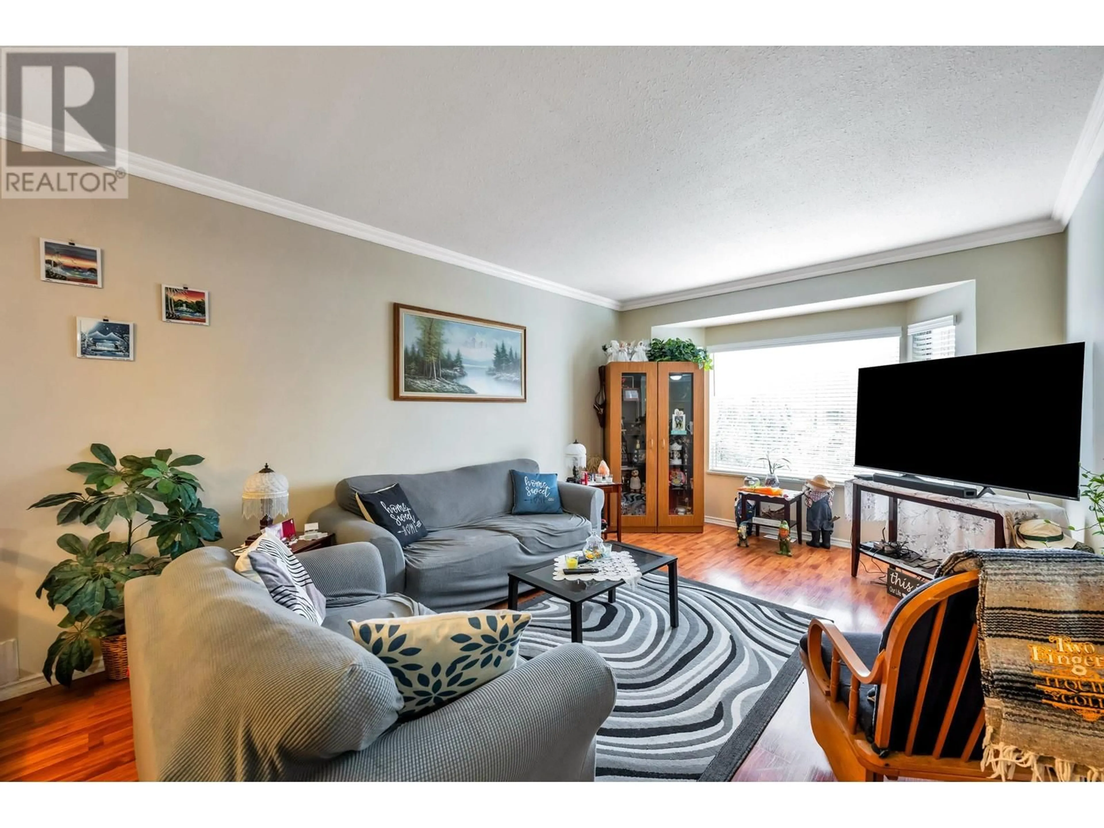Living room with furniture, wood/laminate floor for 23023 OLUND CRESCENT, Maple Ridge British Columbia V2X9L3