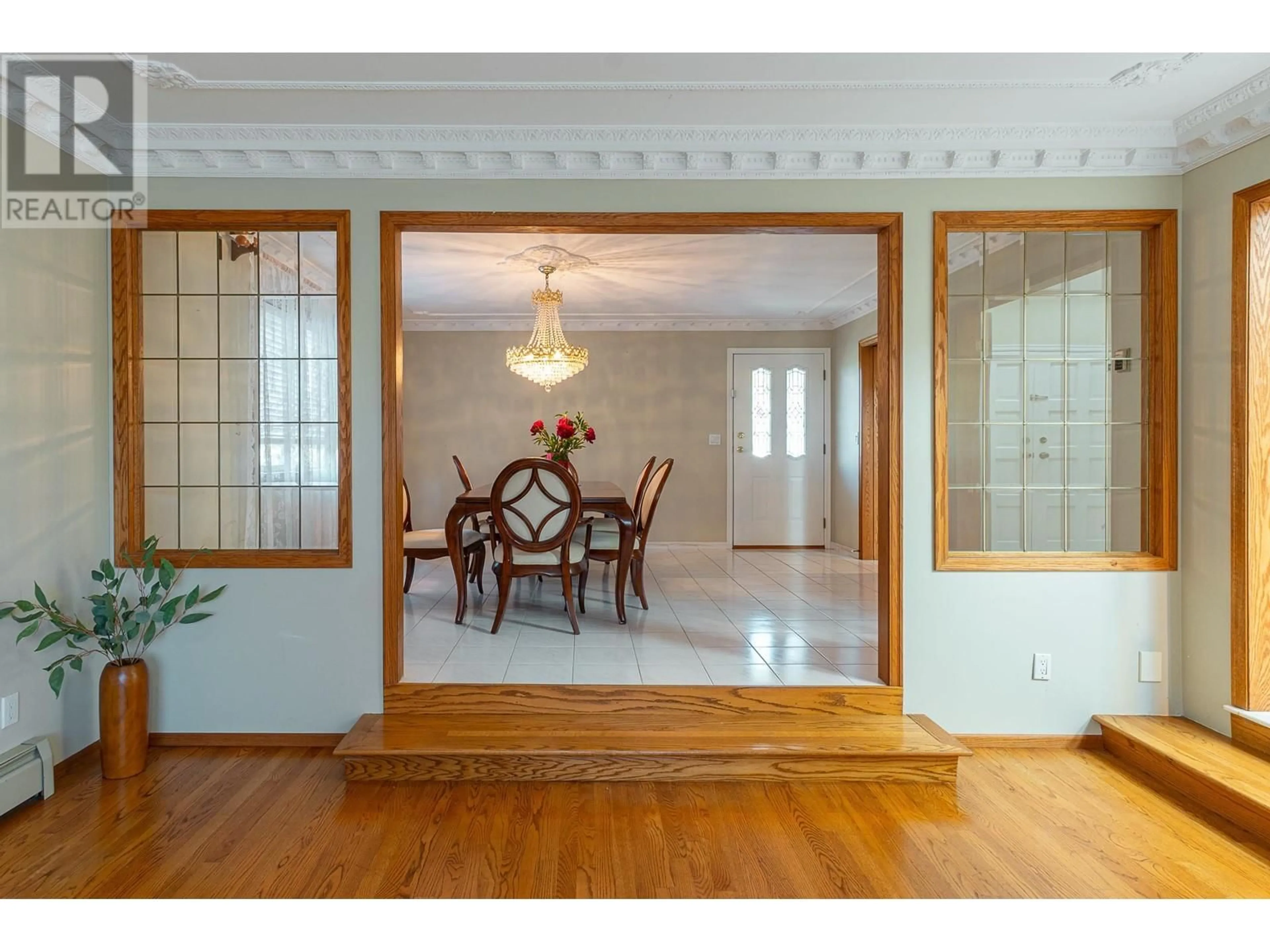 Dining room, wood/laminate floor for 6865 GRANT PLACE, Burnaby British Columbia V5B4X4