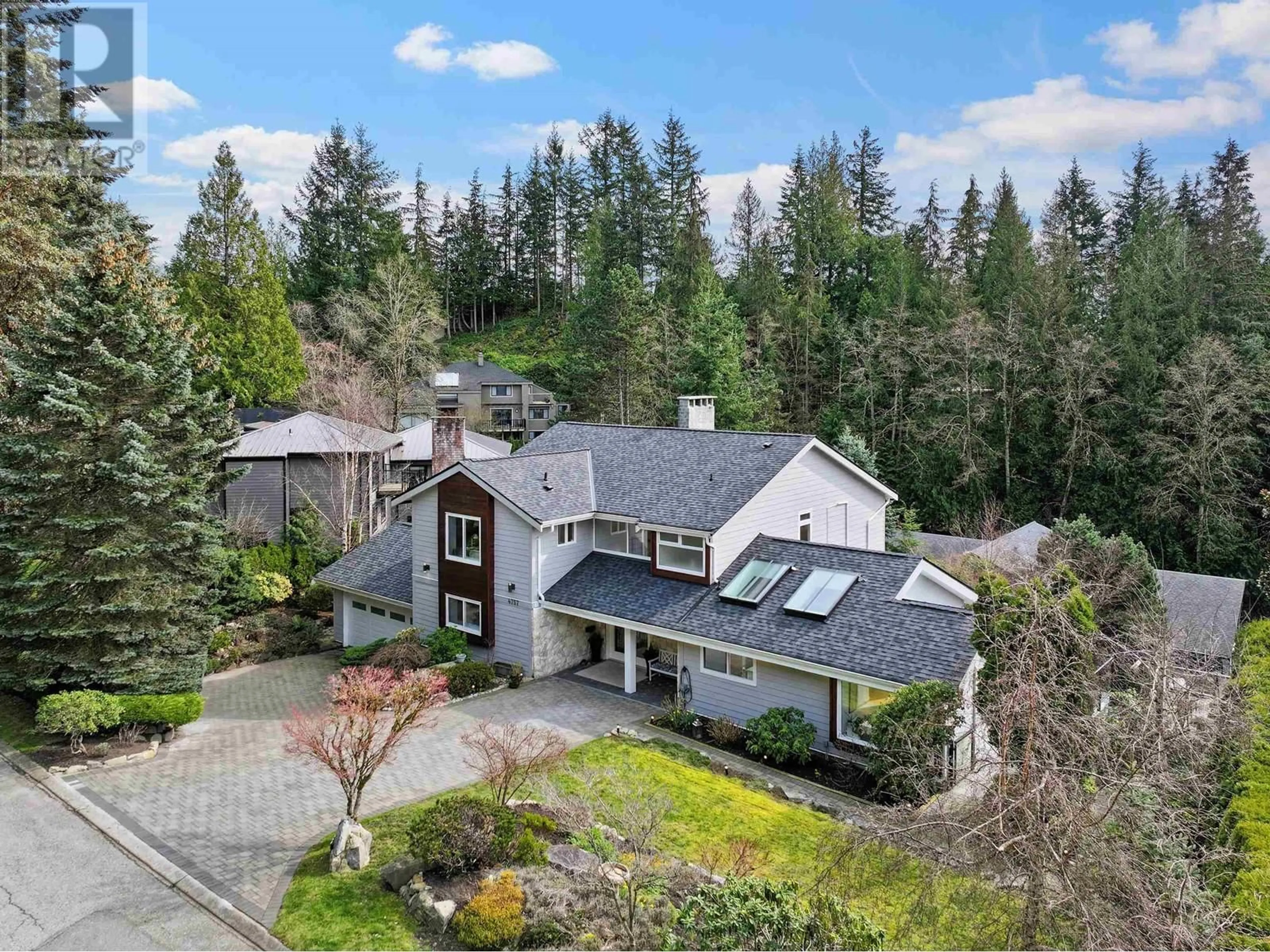 A pic from outside/outdoor area/front of a property/back of a property/a pic from drone, unknown for 4757 WOODGREEN DRIVE, West Vancouver British Columbia V7S2Z9