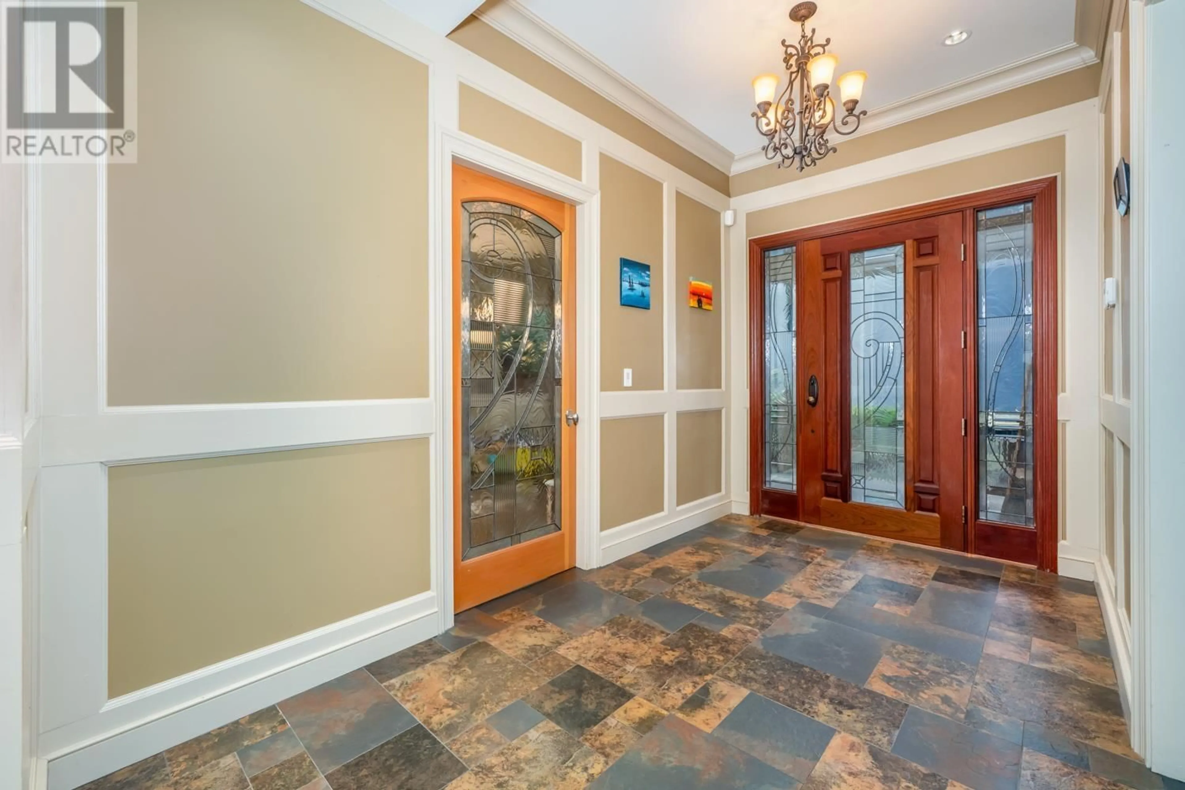 Indoor foyer for 5085 1 AVENUE, Delta British Columbia V4M1B4