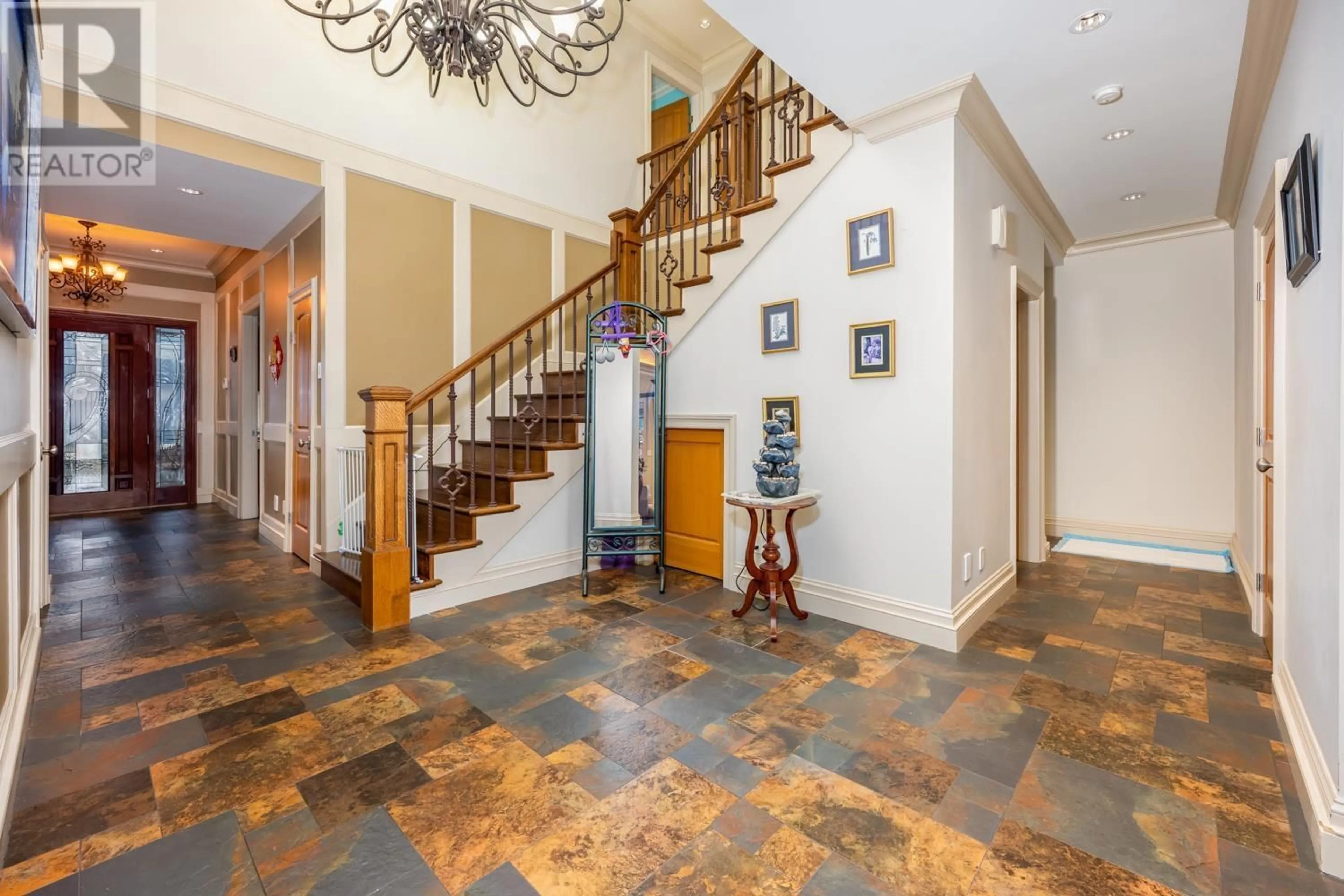 Indoor foyer for 5085 1 AVENUE, Delta British Columbia V4M1B4
