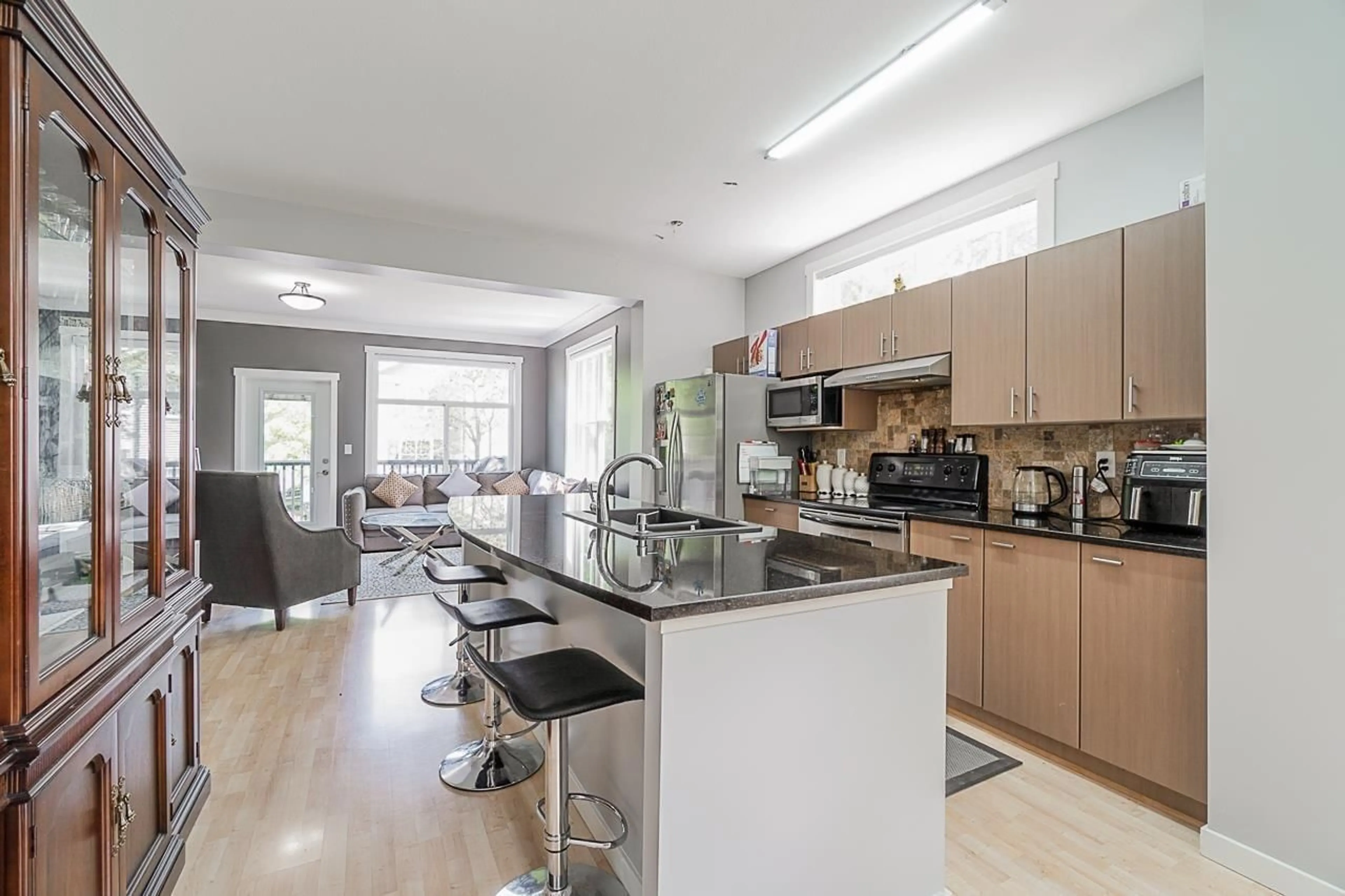 Open concept kitchen, unknown for 88 - 15075 60, Surrey British Columbia V3S1S1
