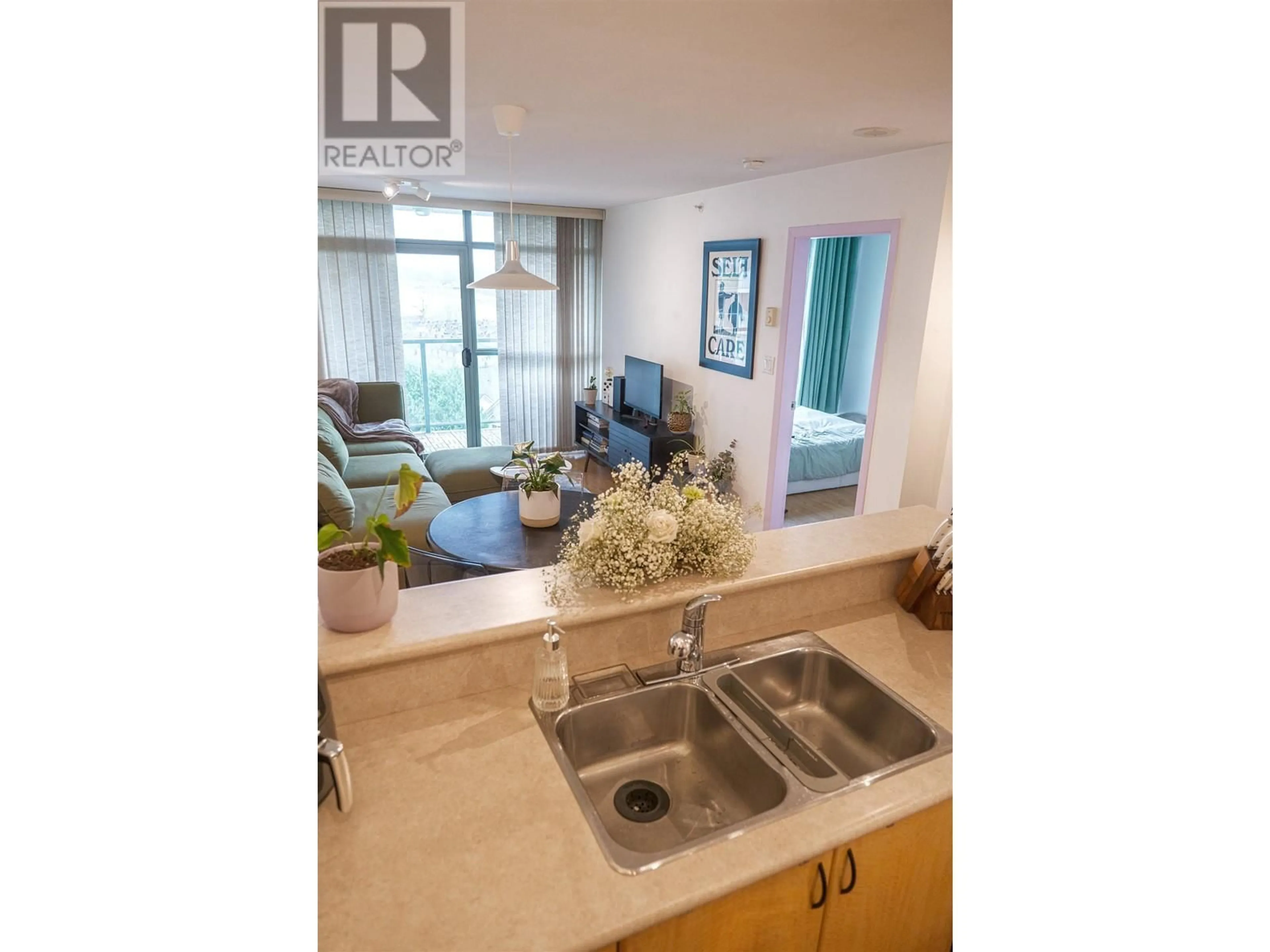 Open concept kitchen, unknown for 903 - 2733 CHANDLERY PLACE, Vancouver British Columbia V5S4V3