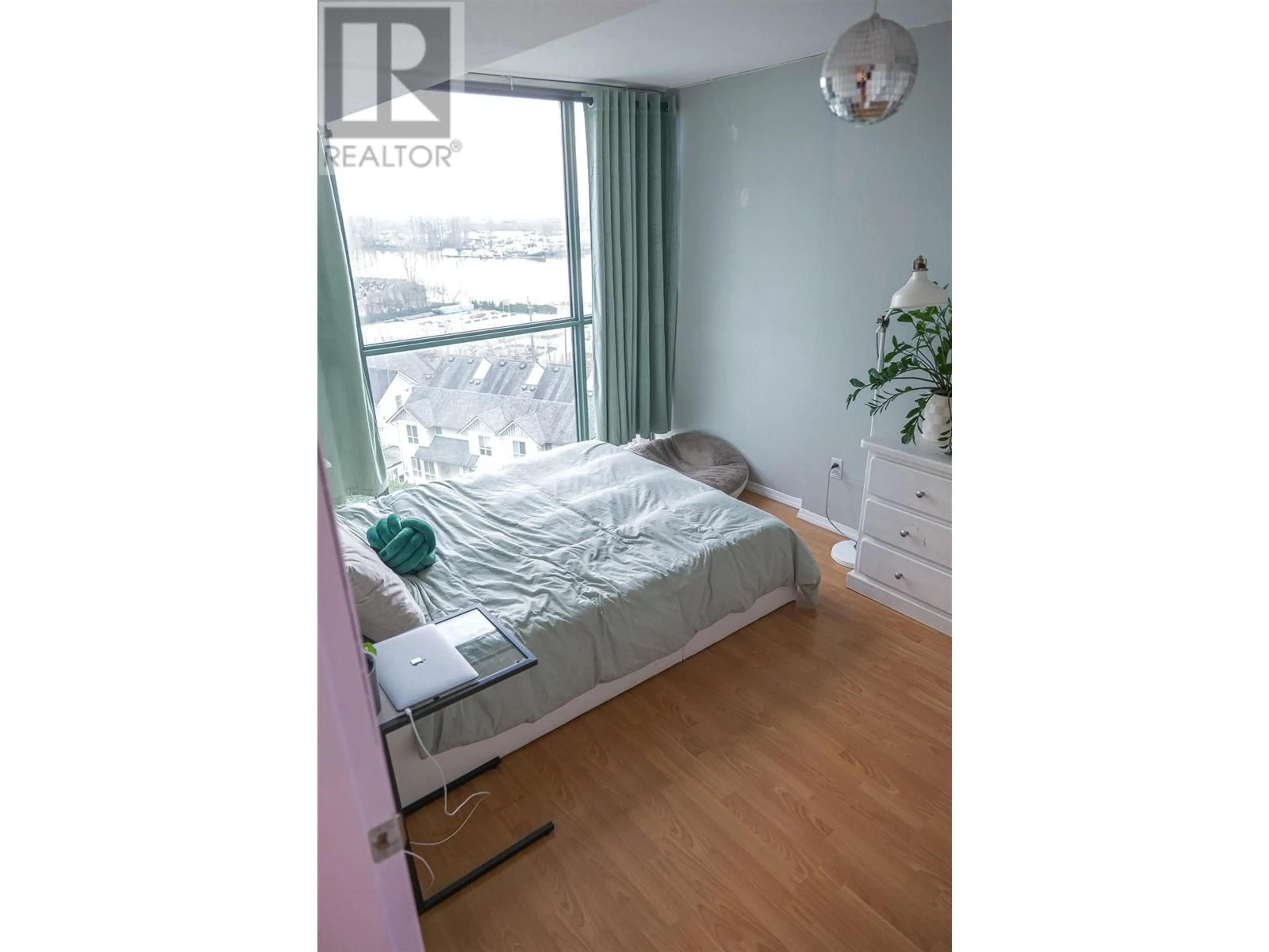 Bedroom with bed, wood/laminate floor for 903 - 2733 CHANDLERY PLACE, Vancouver British Columbia V5S4V3