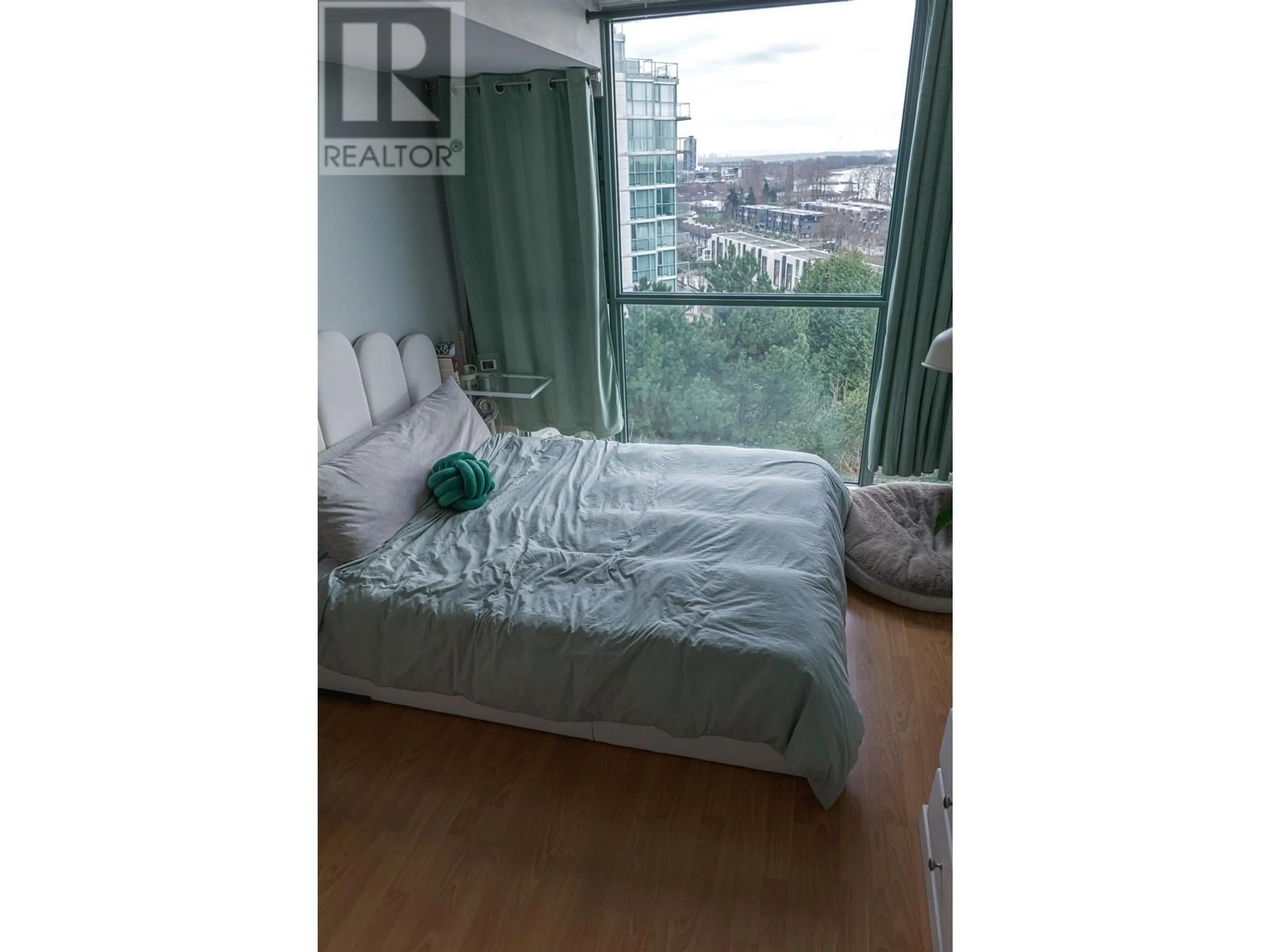 Bedroom with bed, wood/laminate floor for 903 - 2733 CHANDLERY PLACE, Vancouver British Columbia V5S4V3