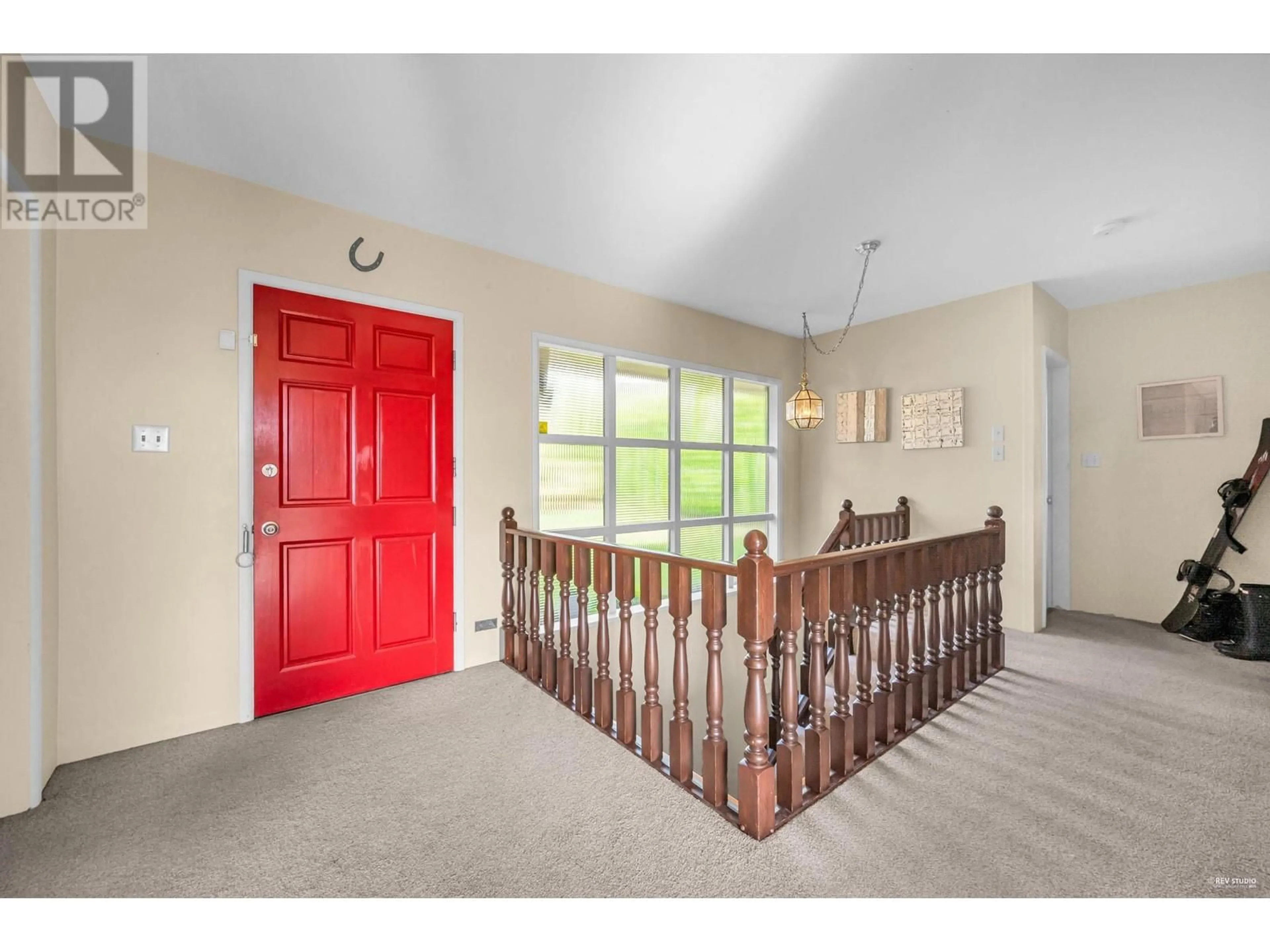 Indoor foyer for 2160 LAWSON AVENUE, West Vancouver British Columbia V7V2E2