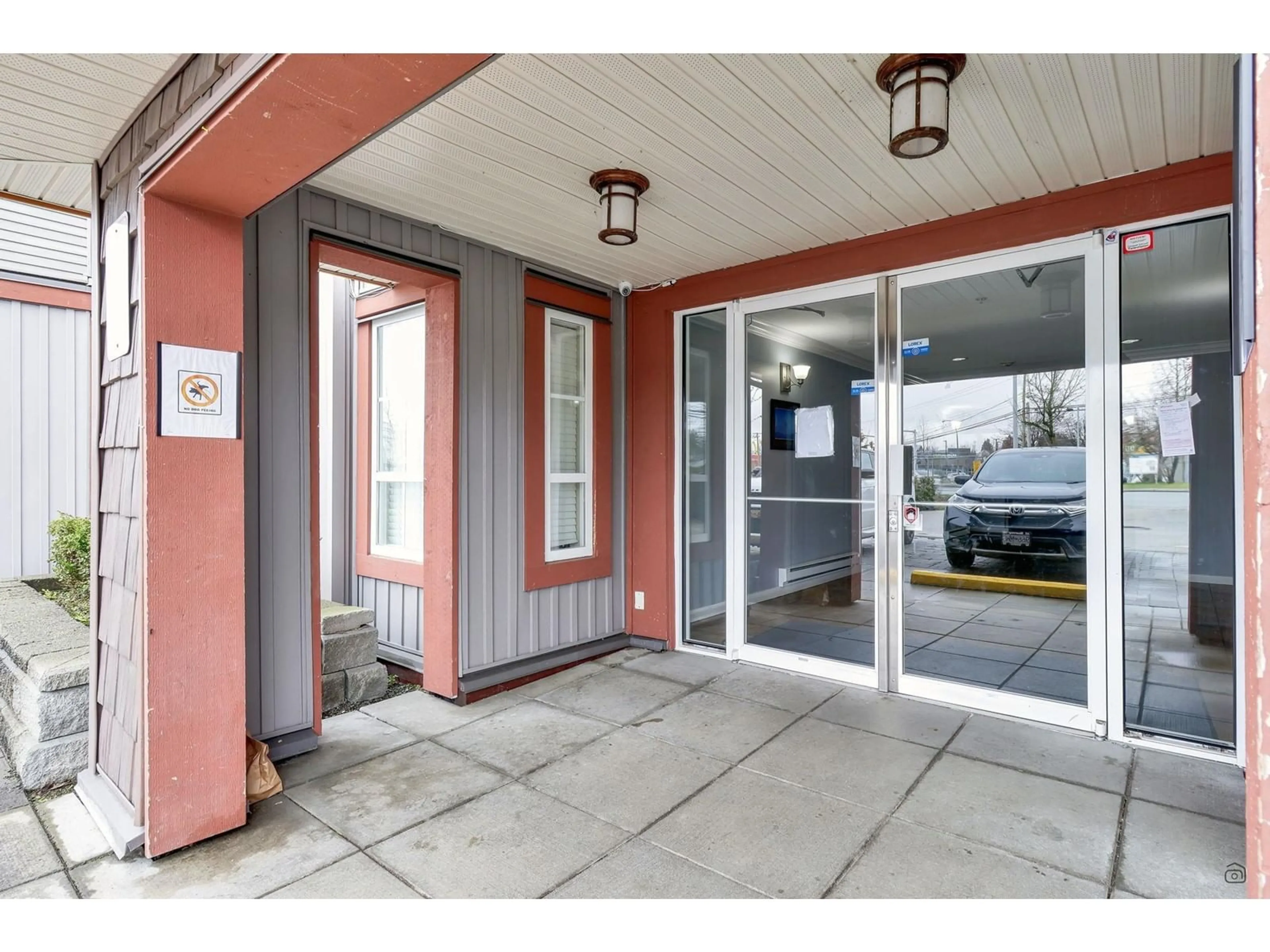 Indoor entryway for 305 - 6960 120, Surrey British Columbia V3W1V4