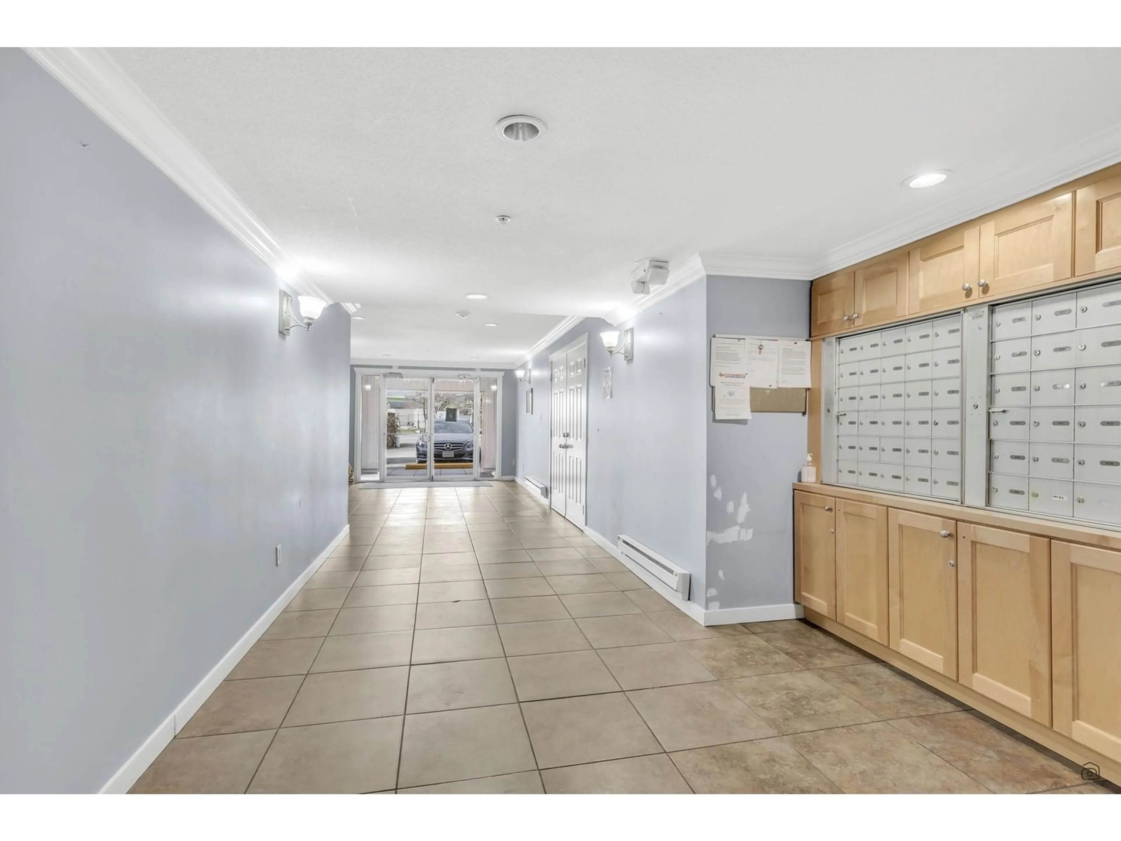 Indoor foyer for 305 - 6960 120, Surrey British Columbia V3W1V4