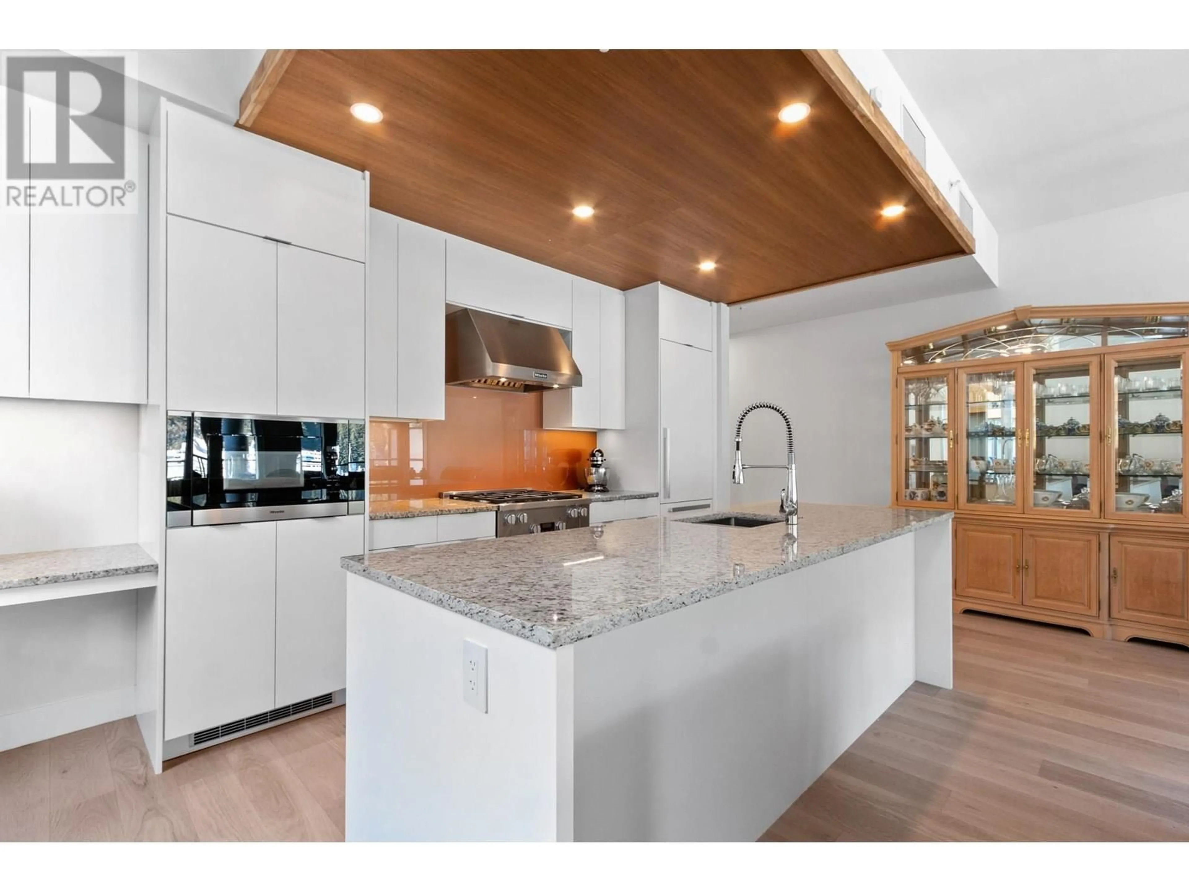 Blurry image for 303 - 6697 NELSON AVENUE, West Vancouver British Columbia V7W2B2